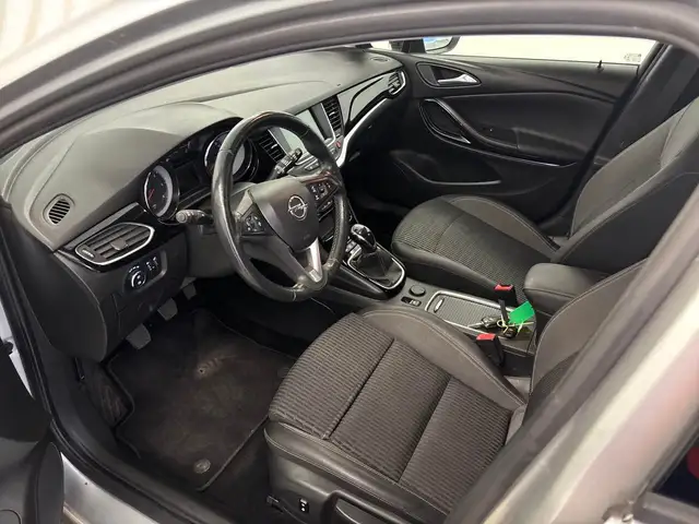 Opel Astra view 8
