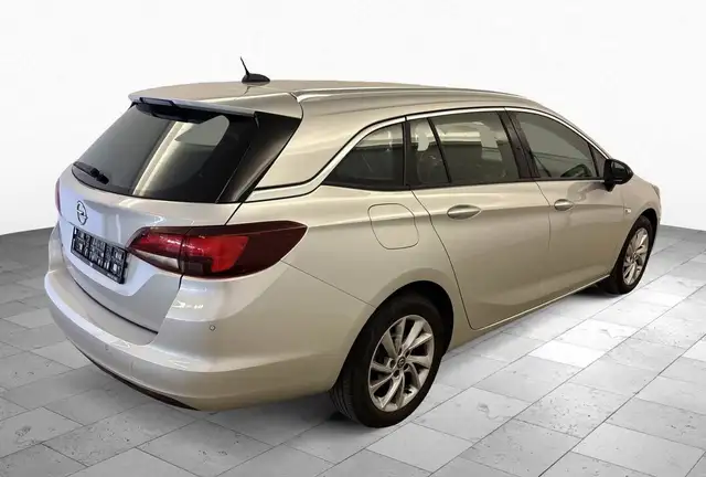 Opel Astra view 5
