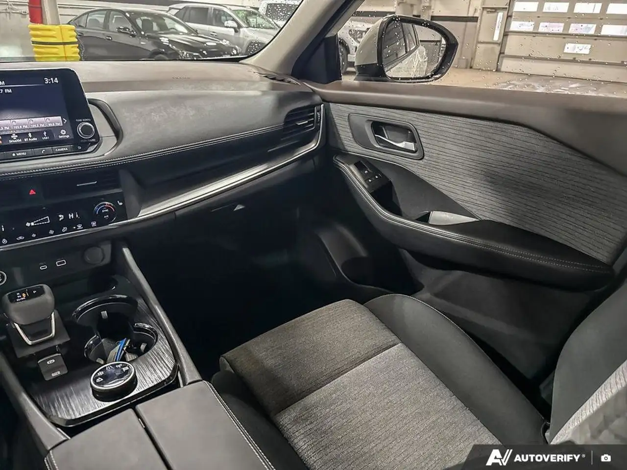 Nissan Rogue снимка Nissan Rogue