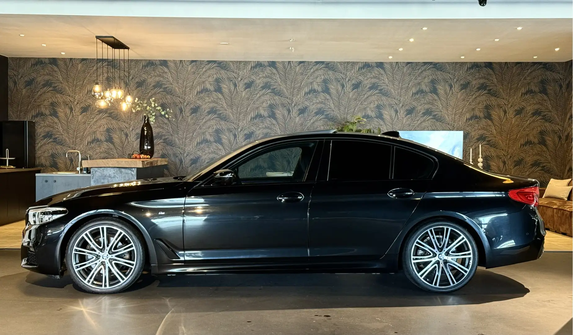 BMW 520 5-serie 520i High Exe I 20" INDIVIDUAL I Nappa I N Noir - 2