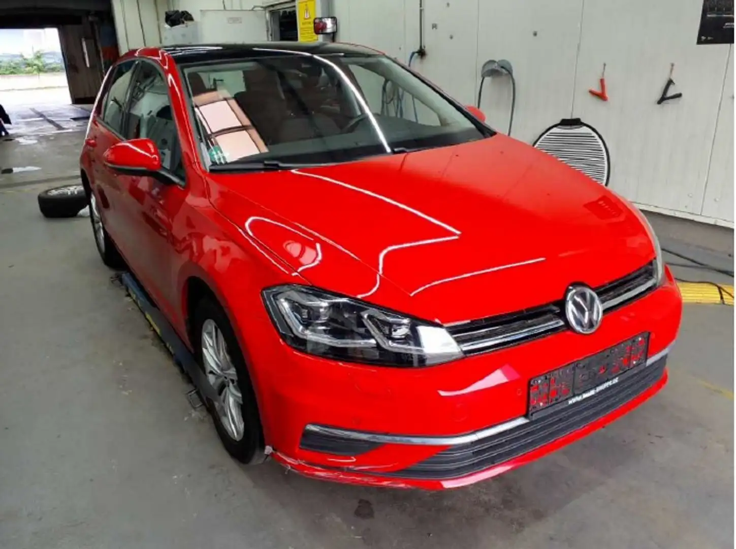 Volkswagen Golf Comfortline Pano. Navi-Discover AHK PDC SHZ Rot - 2