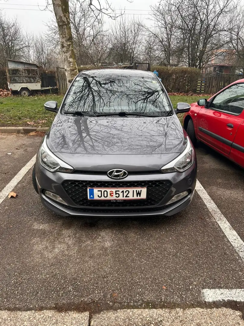 Hyundai i20 1,25 Premium Grau - 1