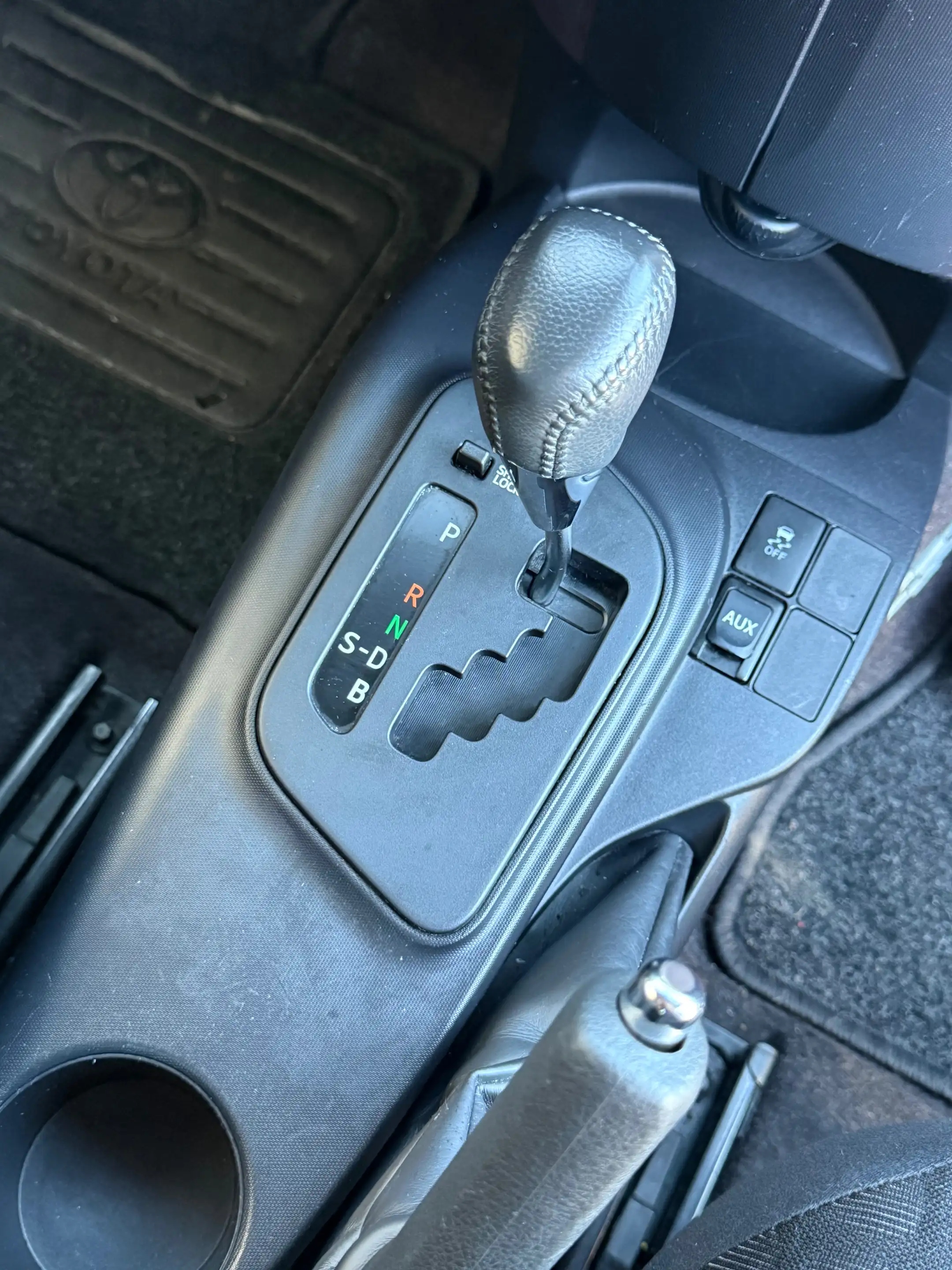 Toyota iQ iQ 1.0i VVT-i / AIRCO / GARANTIE / KEY LESS / AUTOMATIQUE — photo 11