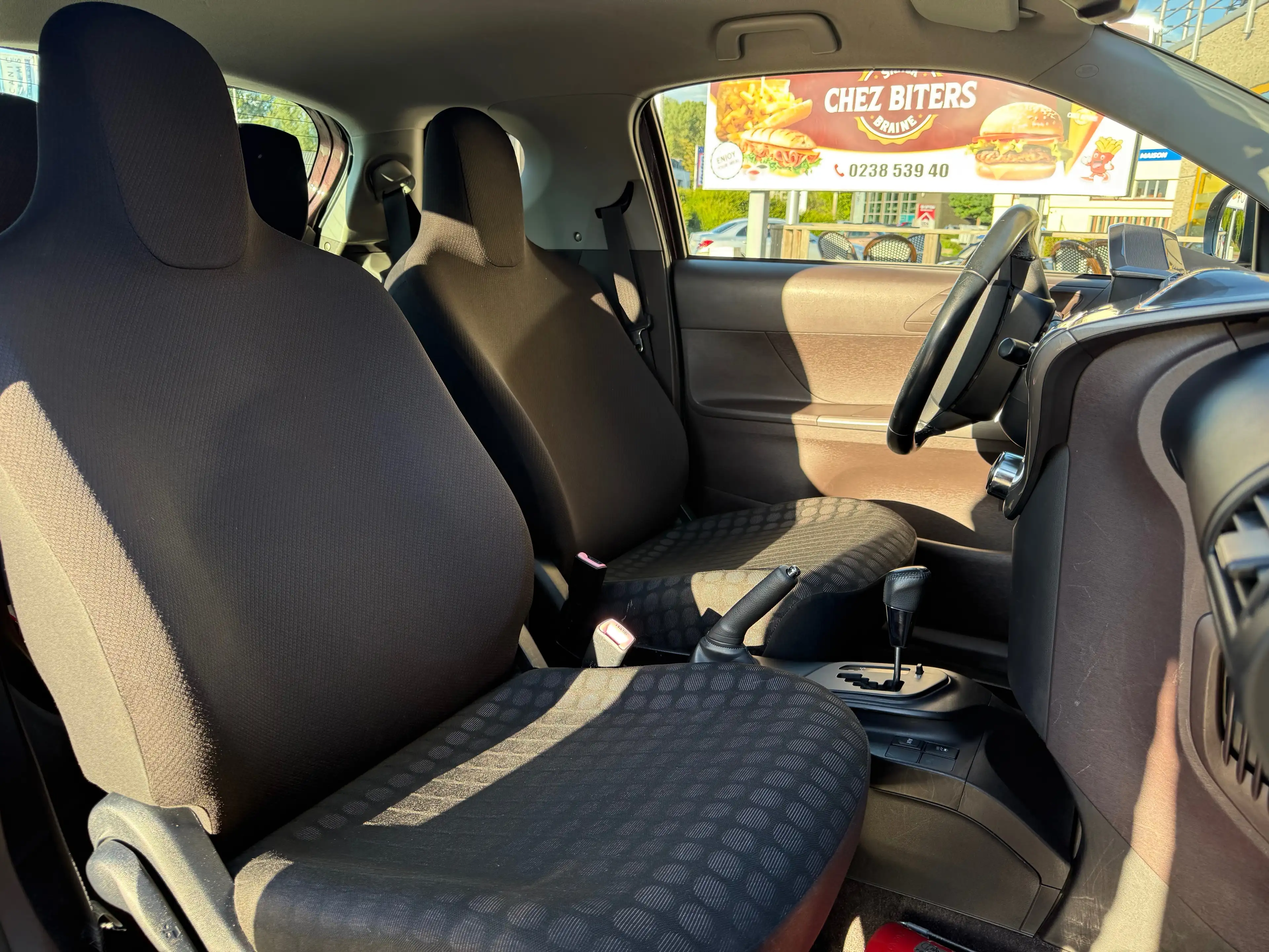 Toyota iQ iQ 1.0i VVT-i / AIRCO / GARANTIE / KEY LESS / AUTOMATIQUE — photo 12