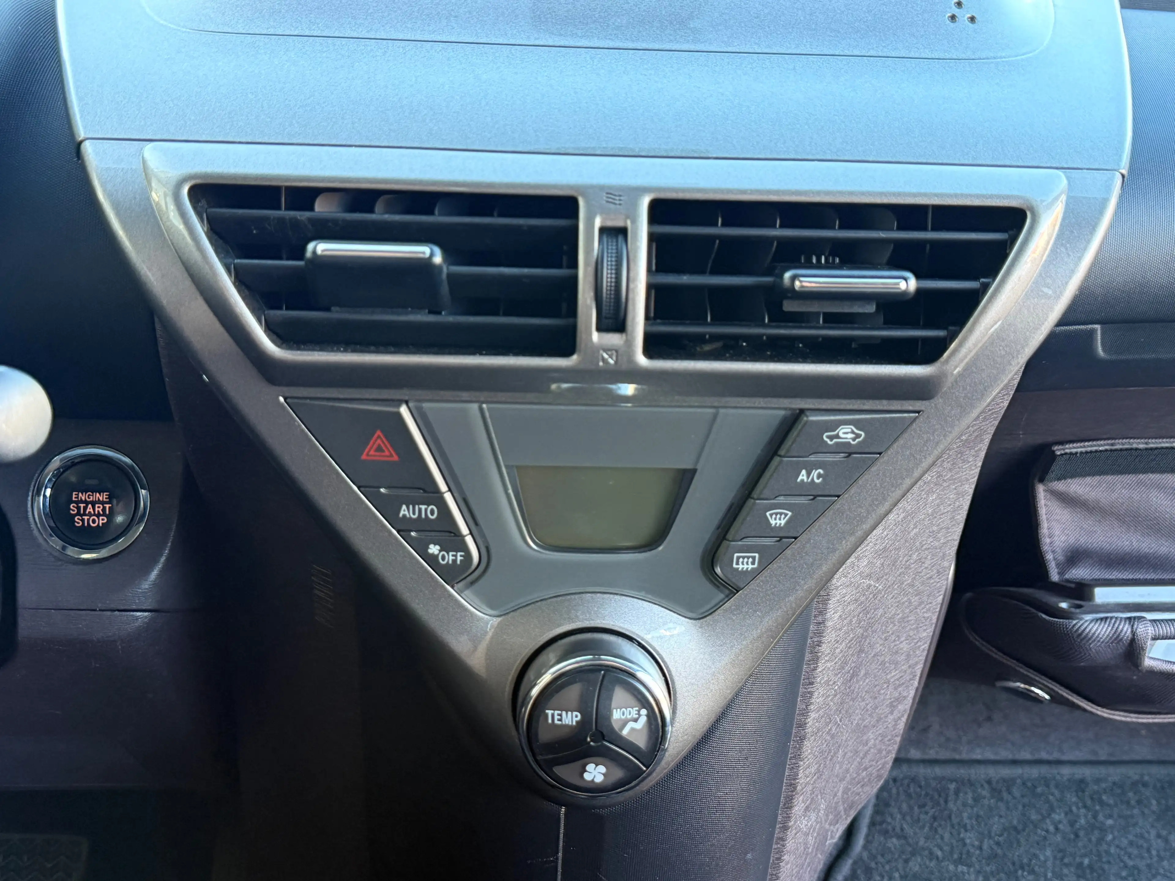 Toyota iQ iQ 1.0i VVT-i / AIRCO / GARANTIE / KEY LESS / AUTOMATIQUE — photo 7