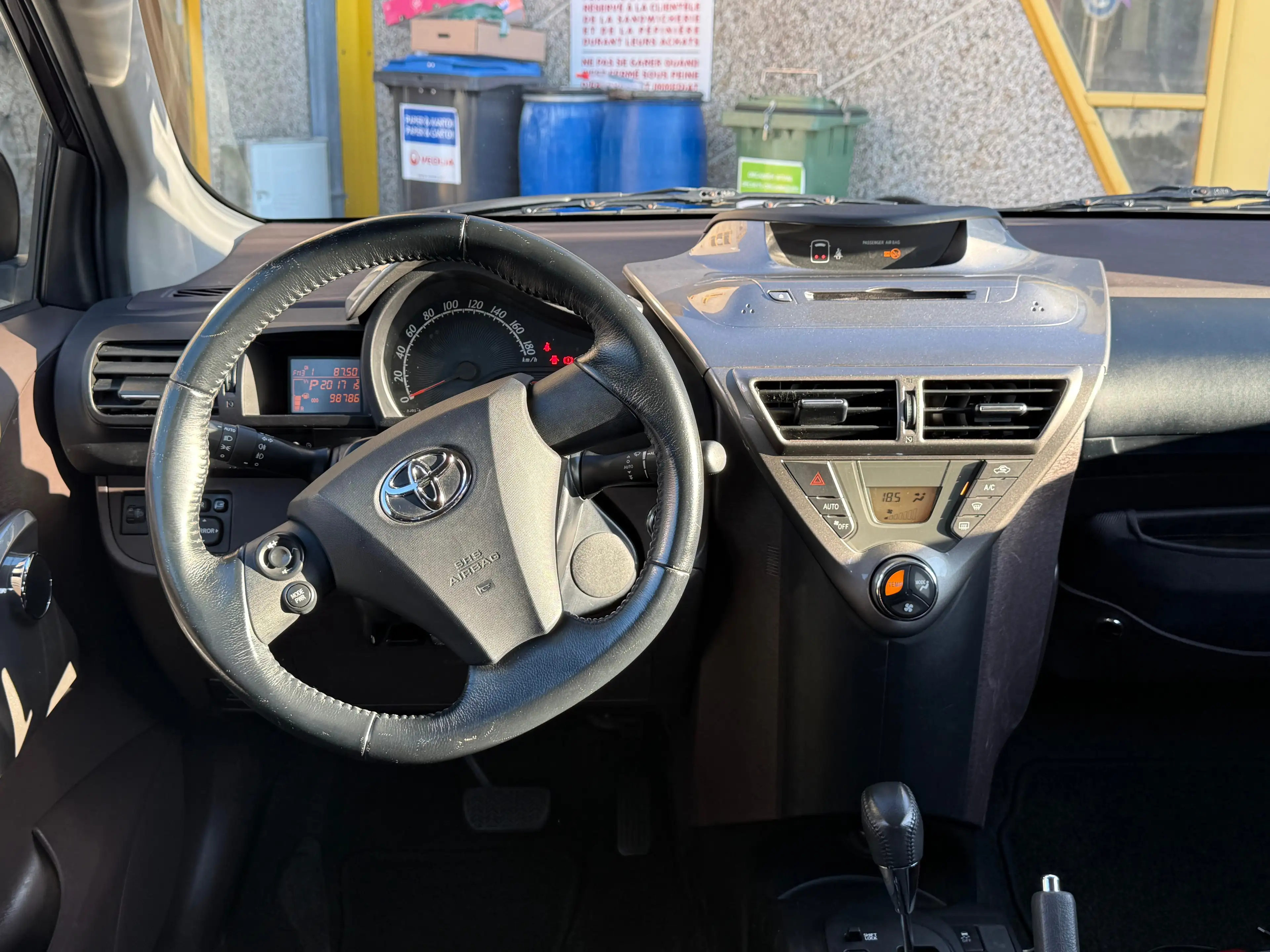 Toyota iQ iQ 1.0i VVT-i / AIRCO / GARANTIE / KEY LESS / AUTOMATIQUE — photo 8