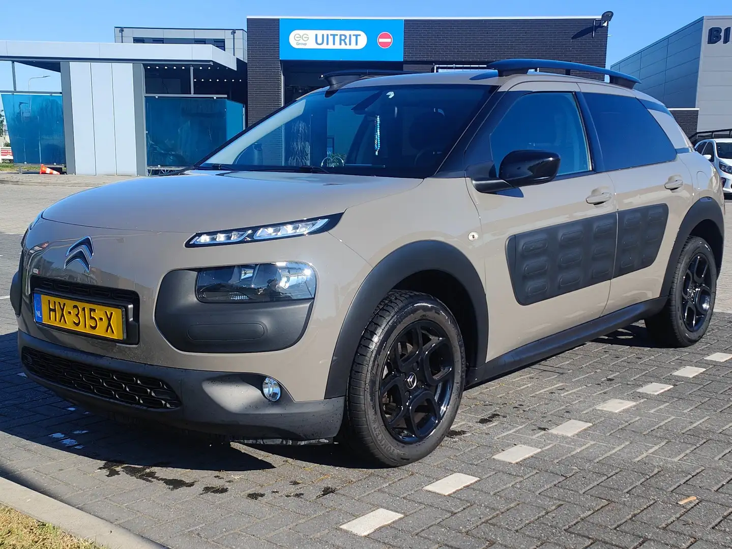 Citroen C4 Cactus C4 Cactus 1.2 PureTech Shine Marrón - 1