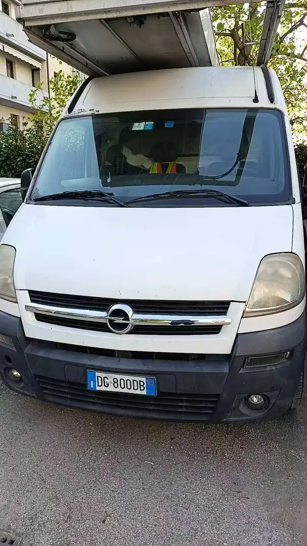 Opel Movano master Белый - 1