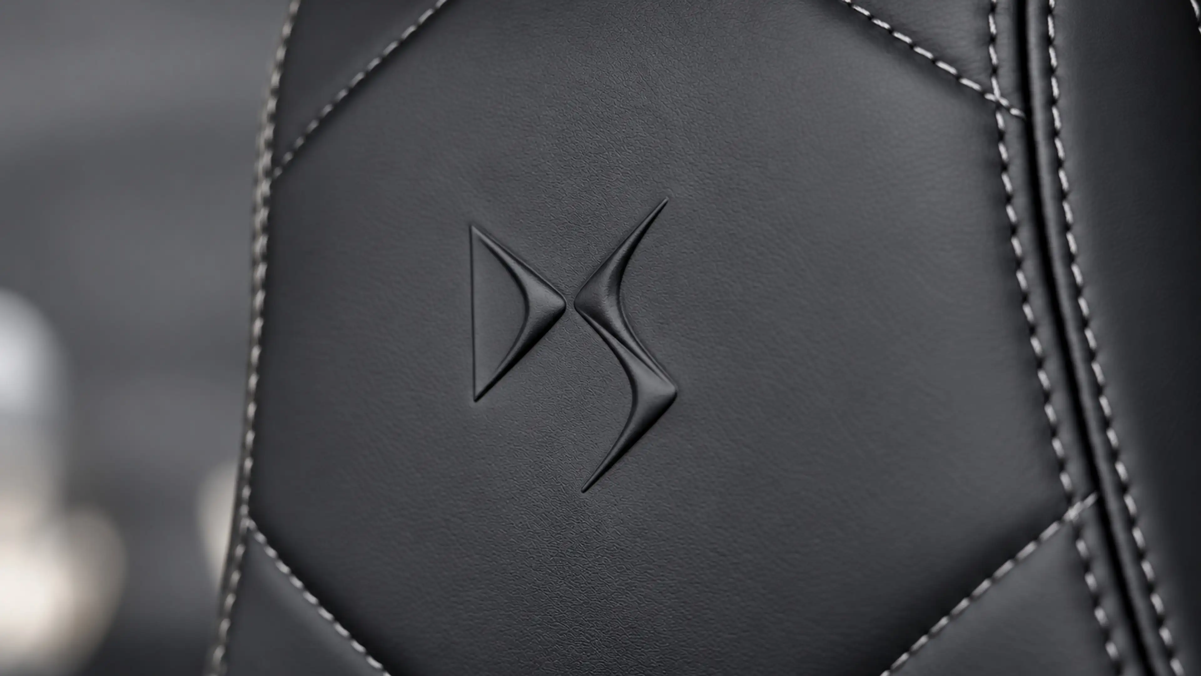 DS Automobiles DS 7 E-Tense 360 4x4 Opéra | Performance | Focal | Nigh — photo 2