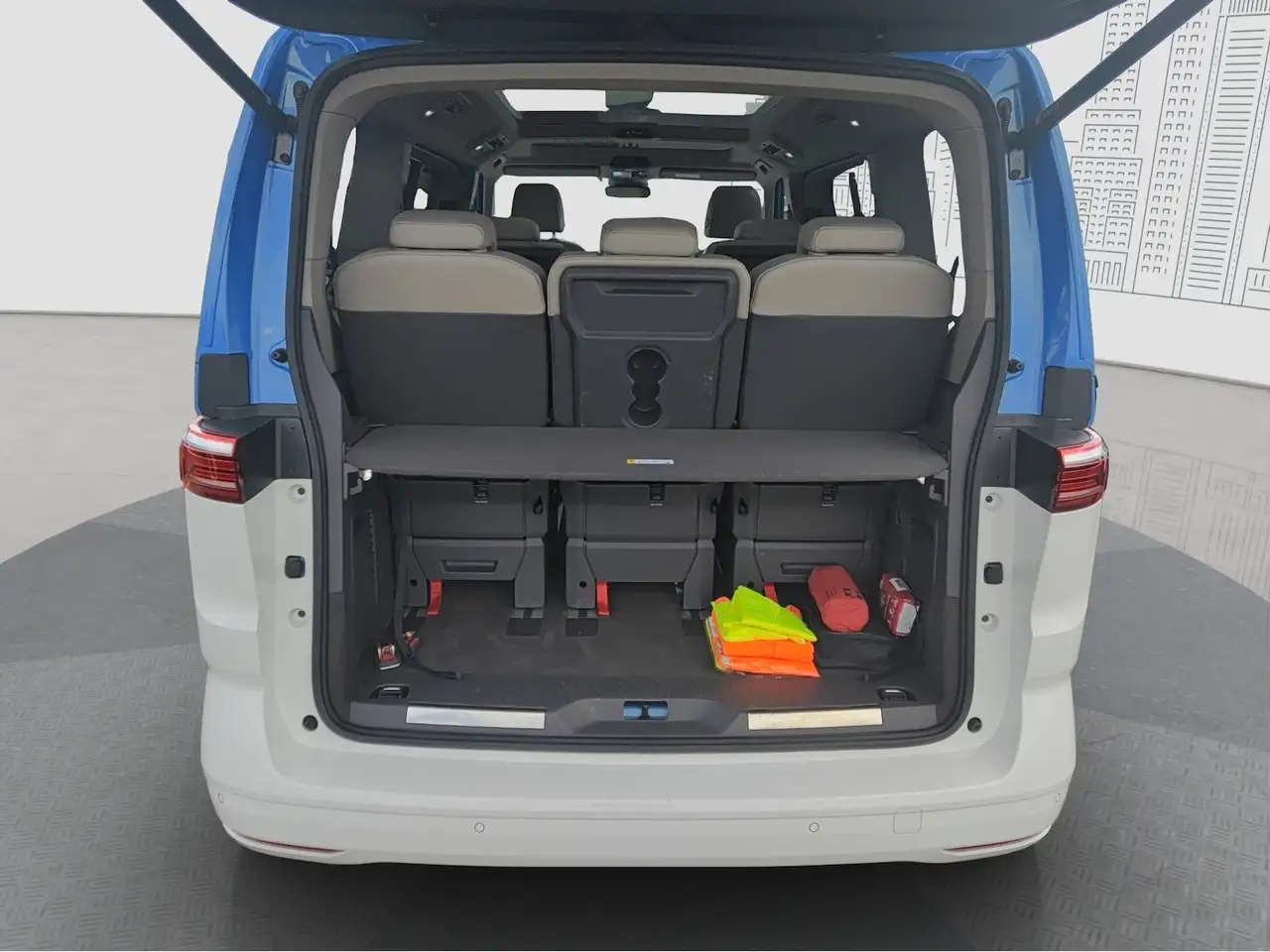 Volkswagen T7 Multivan Style ACC Navi PanoDach Kamera 18