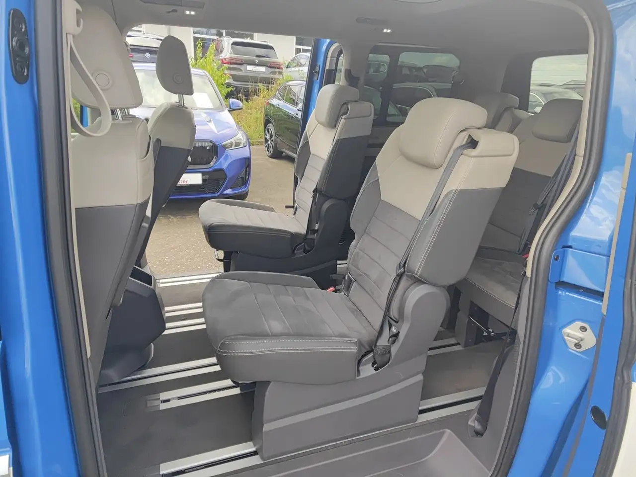 Volkswagen T7 Multivan Style ACC Navi PanoDach Kamera 14