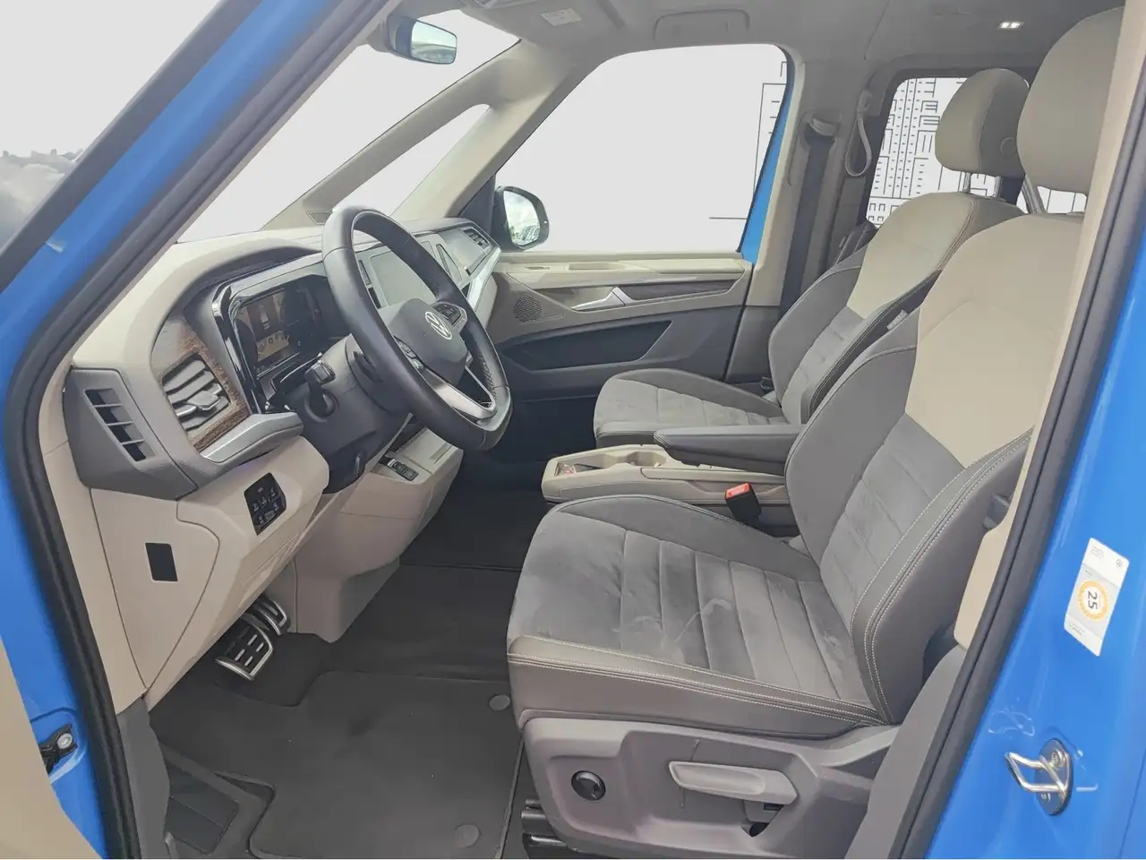 Volkswagen T7 Multivan Style ACC Navi PanoDach Kamera 9