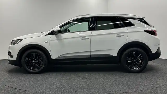 Opel Grandland X view 8
