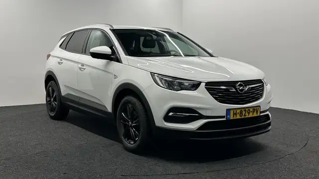 Opel Grandland X view 3