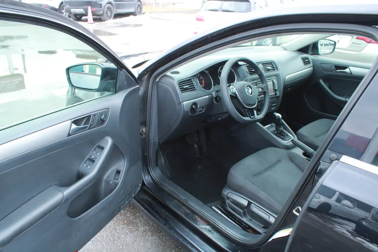 Volkswagen Jetta снимка Volkswagen Jetta