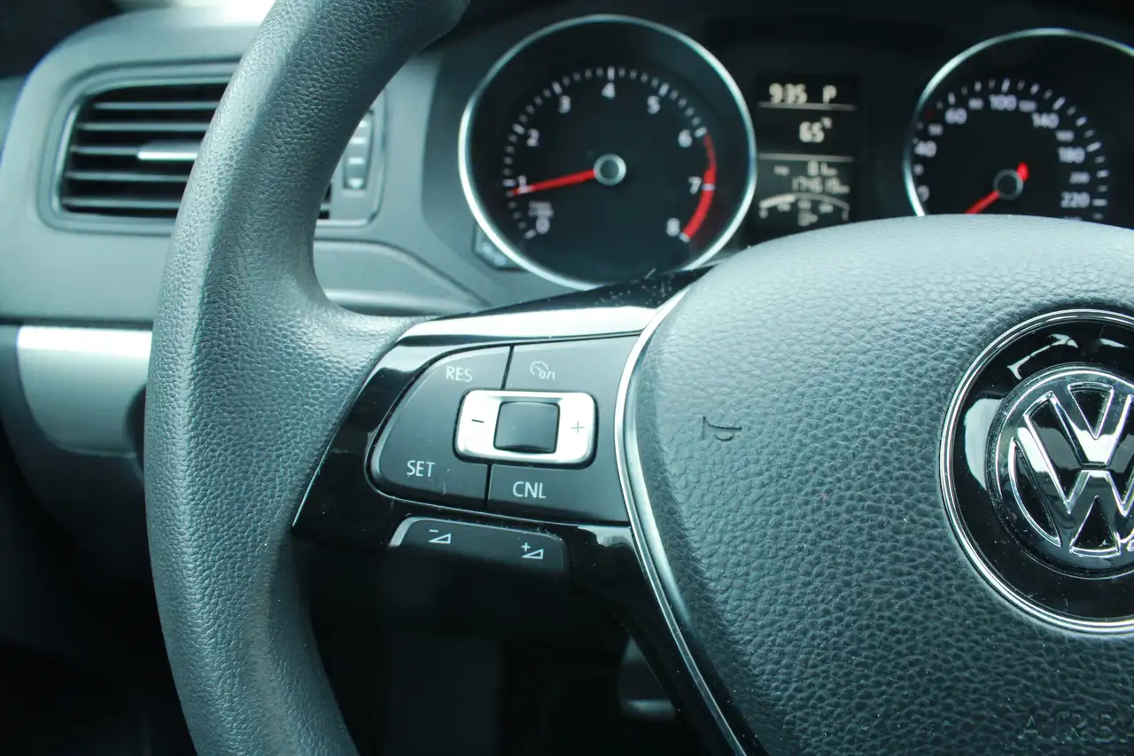 Volkswagen Jetta снимка Volkswagen Jetta