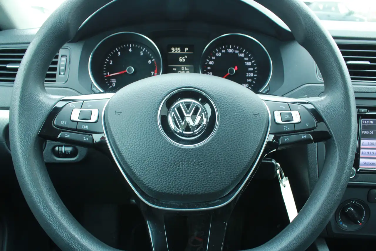Volkswagen Jetta снимка Volkswagen Jetta
