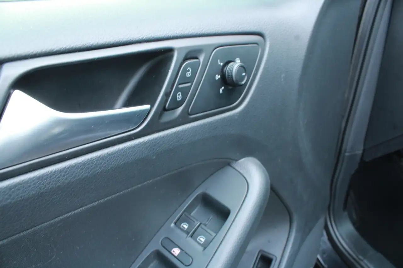 Volkswagen Jetta снимка Volkswagen Jetta