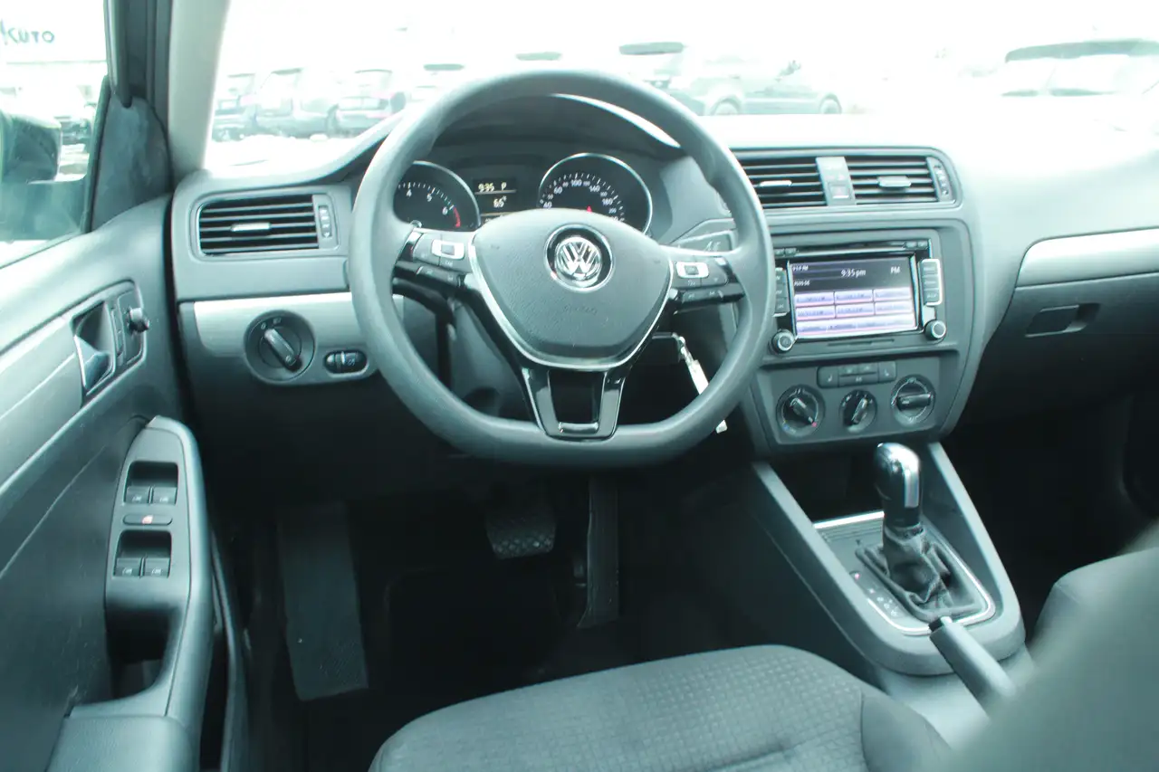 Volkswagen Jetta снимка Volkswagen Jetta
