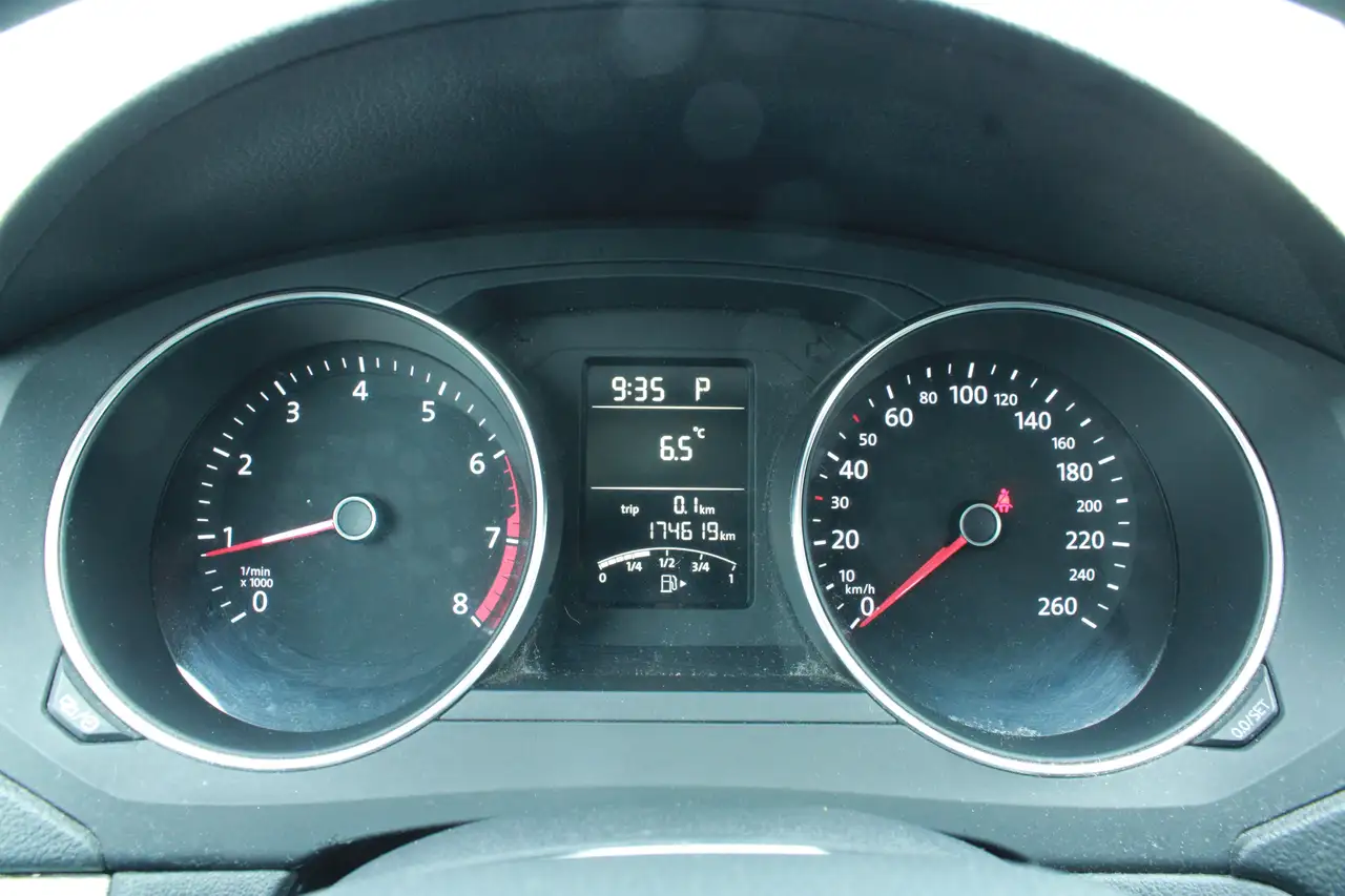 Volkswagen Jetta снимка Volkswagen Jetta