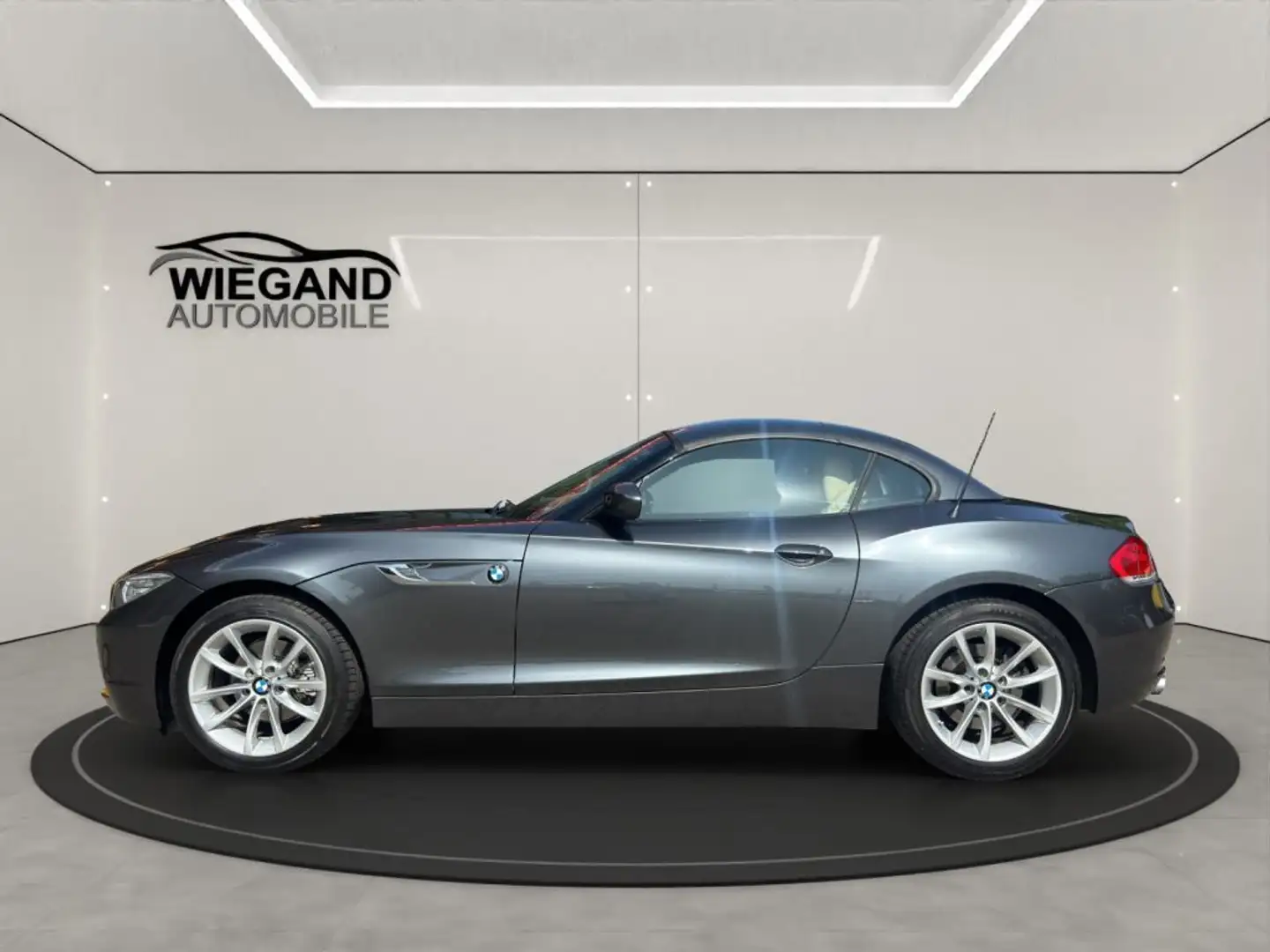 BMW Z4 sDrive20i+NAVI+COMFORT+LEDER+METALLIC+SPORTSZ Сірий - 2