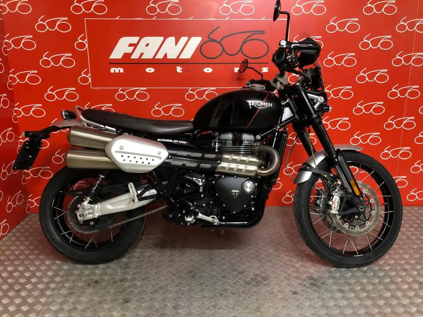 Triumph Scrambler 1200 X Nero - 1