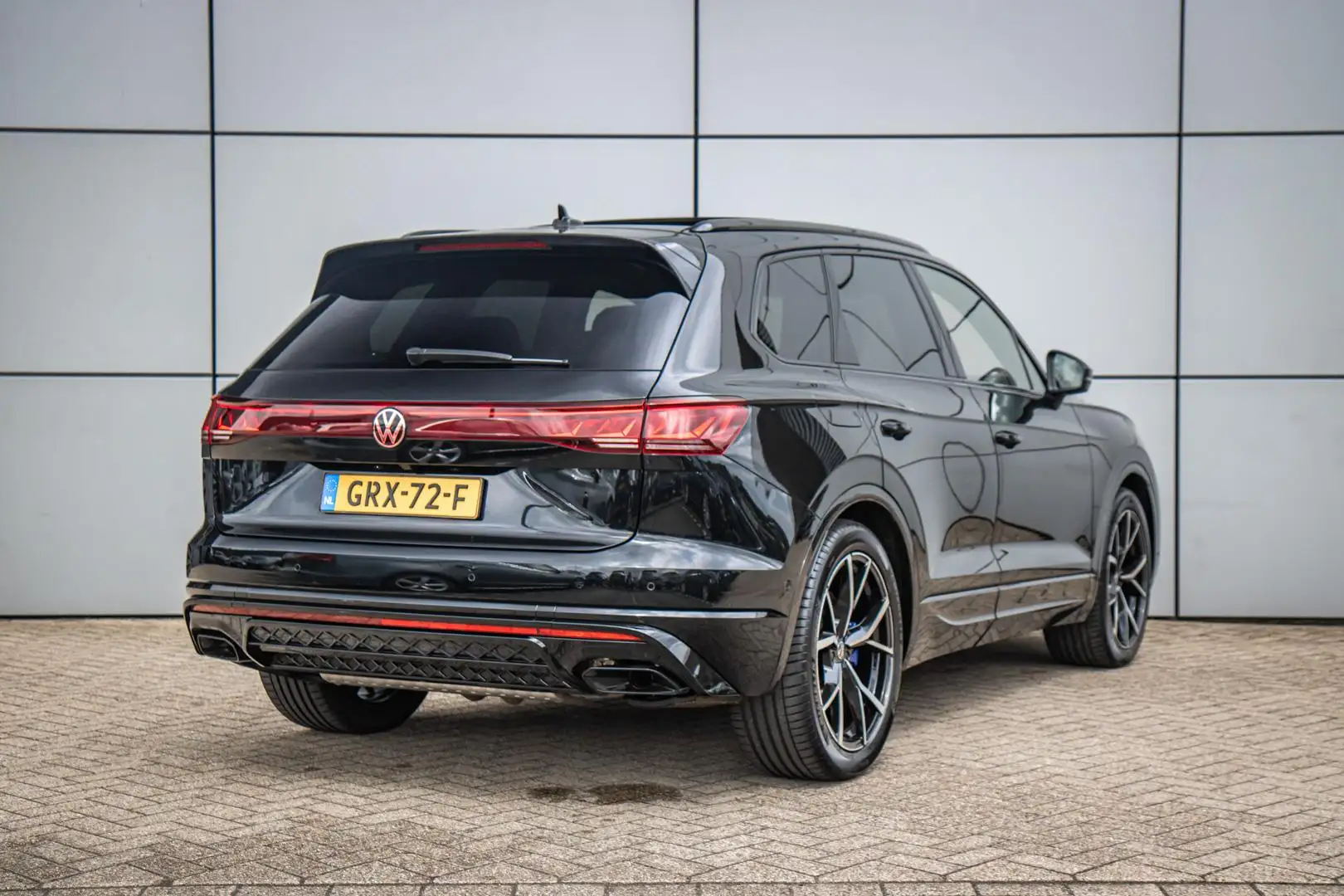 Volkswagen Touareg R 3.0 TSi 462pk eHybrid 4MOTION | SoH 96% | Luchtv Noir - 2