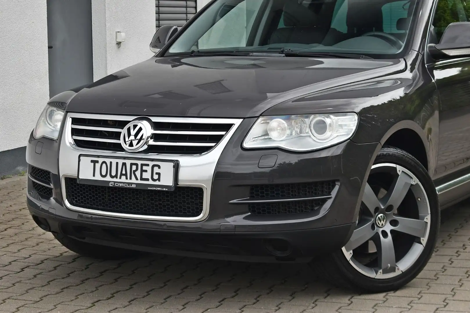 Volkswagen Touareg 3.0 V6 Standheizung! AHK! Navi! 20 Zoll! Gris - 1
