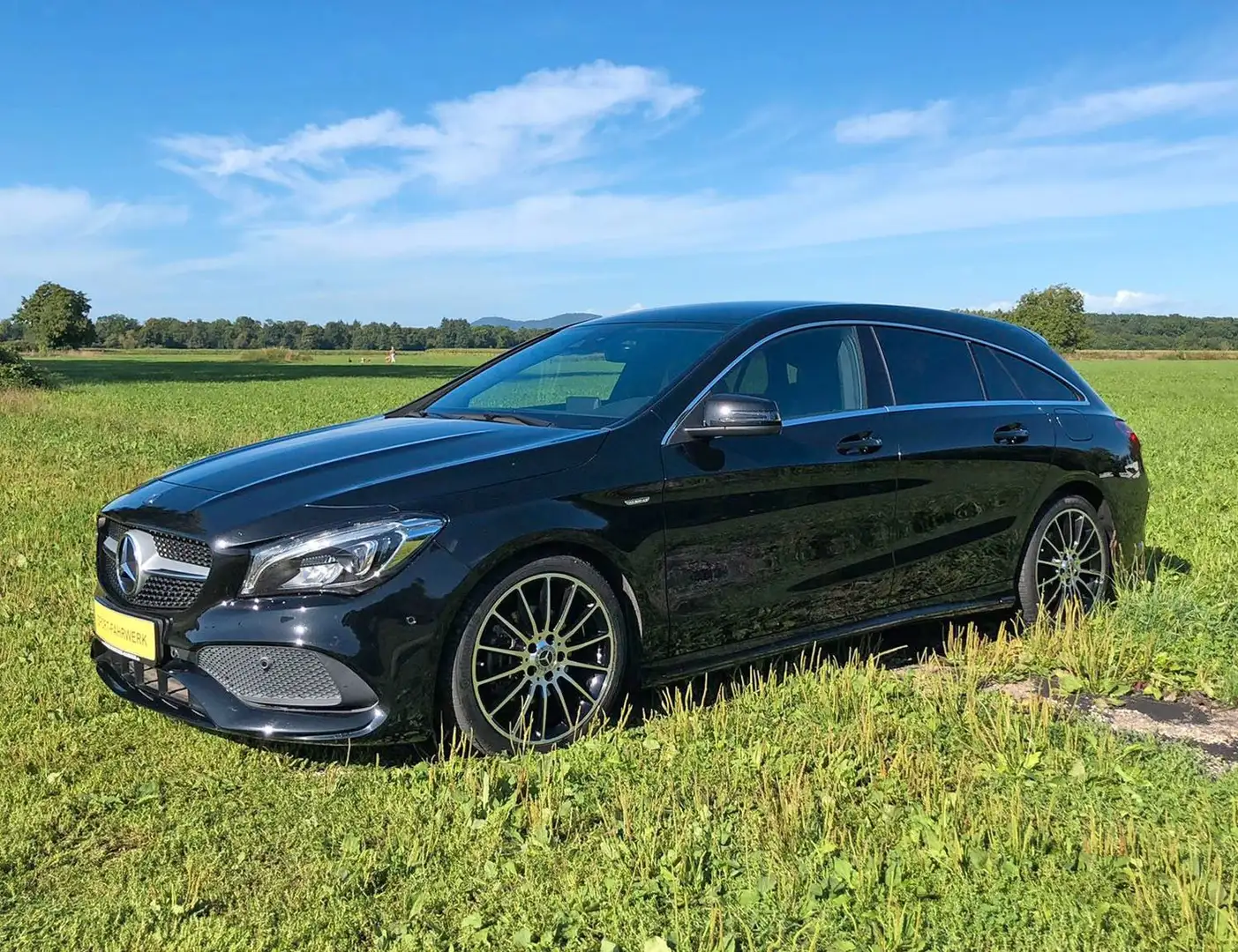 Mercedes-Benz CLA 200 / AMG-LINE / LED / PEAK Schwarz - 1