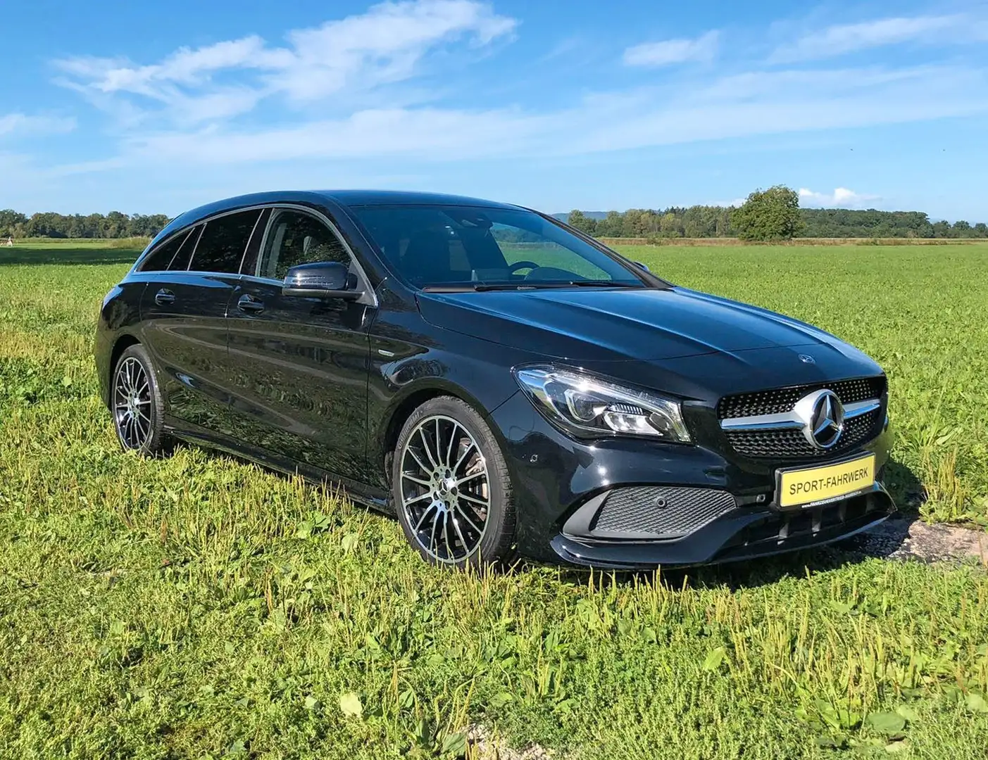 Mercedes-Benz CLA 200 / AMG-LINE / LED / PEAK Schwarz - 2
