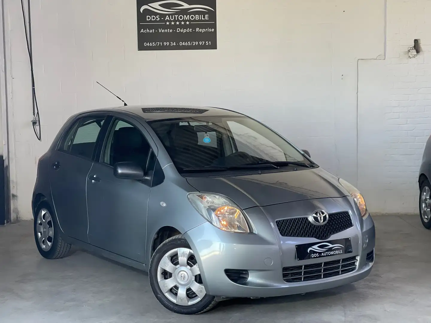 Toyota Yaris 1.0i VVT-i Natura Gris - 2