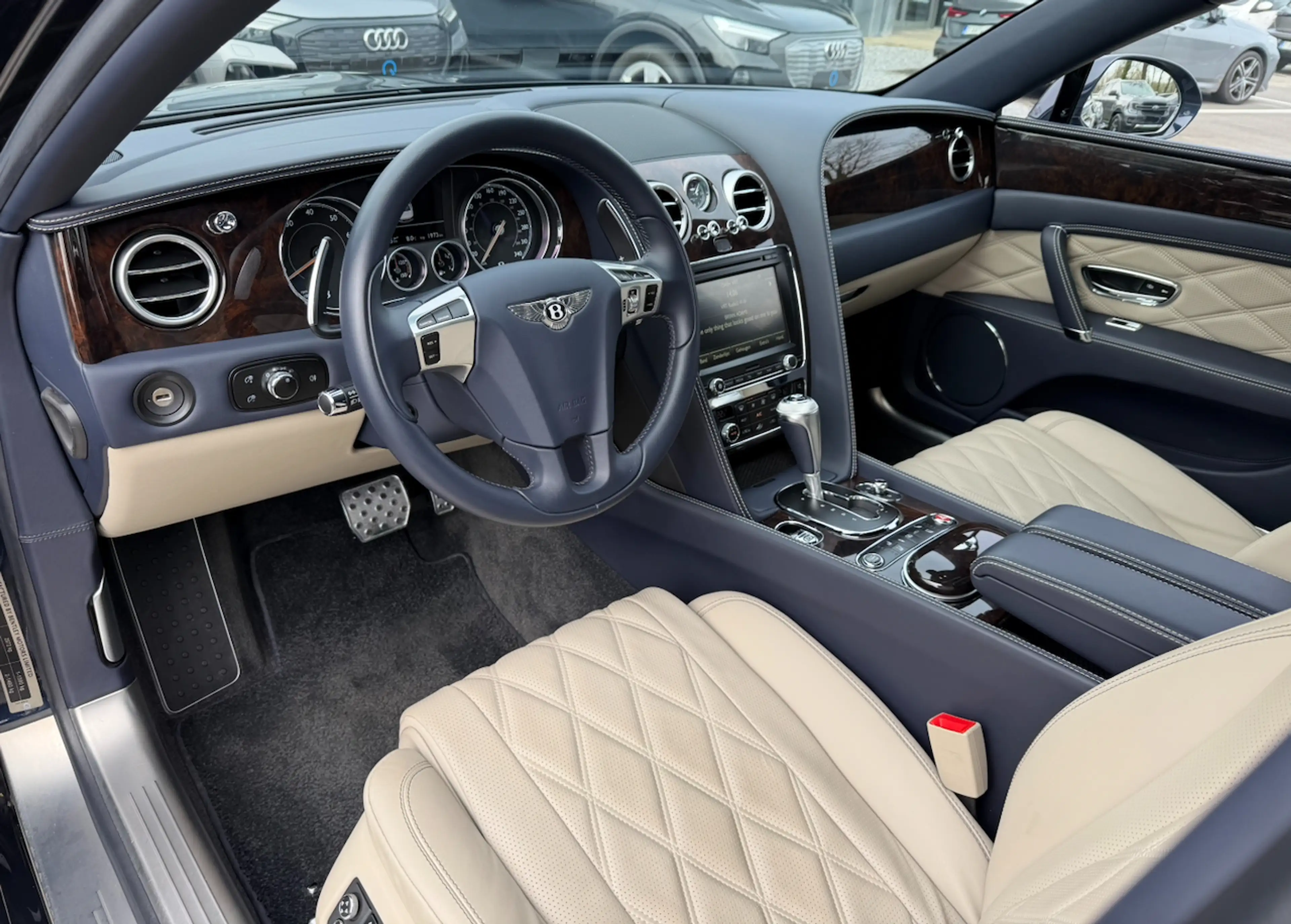 Bentley Flying Spur 4.0 V8 MULLINER FULL HISTORY — photo 4