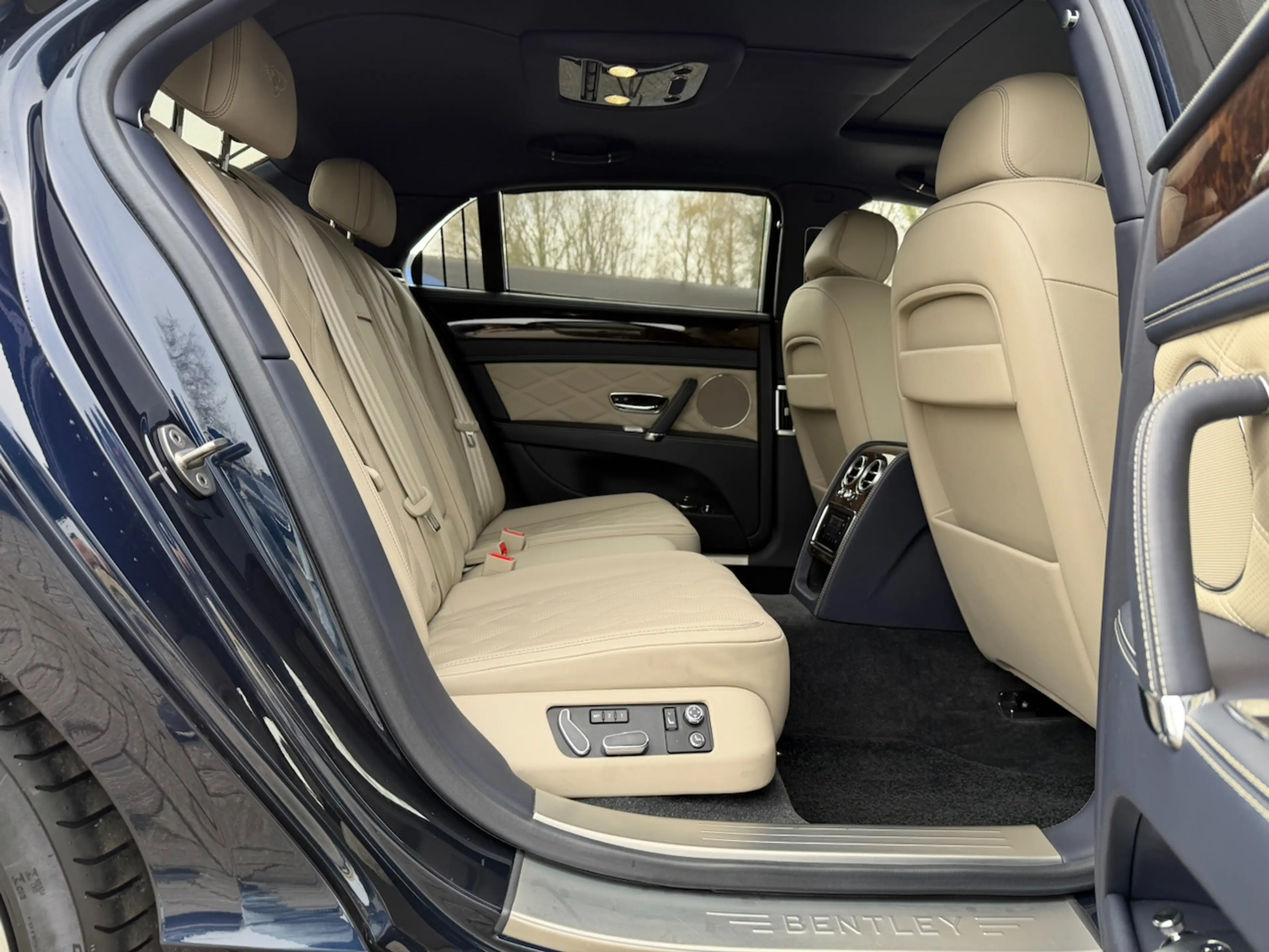 Bentley Flying Spur 4.0 V8 MULLINER FULL HISTORY — photo 8