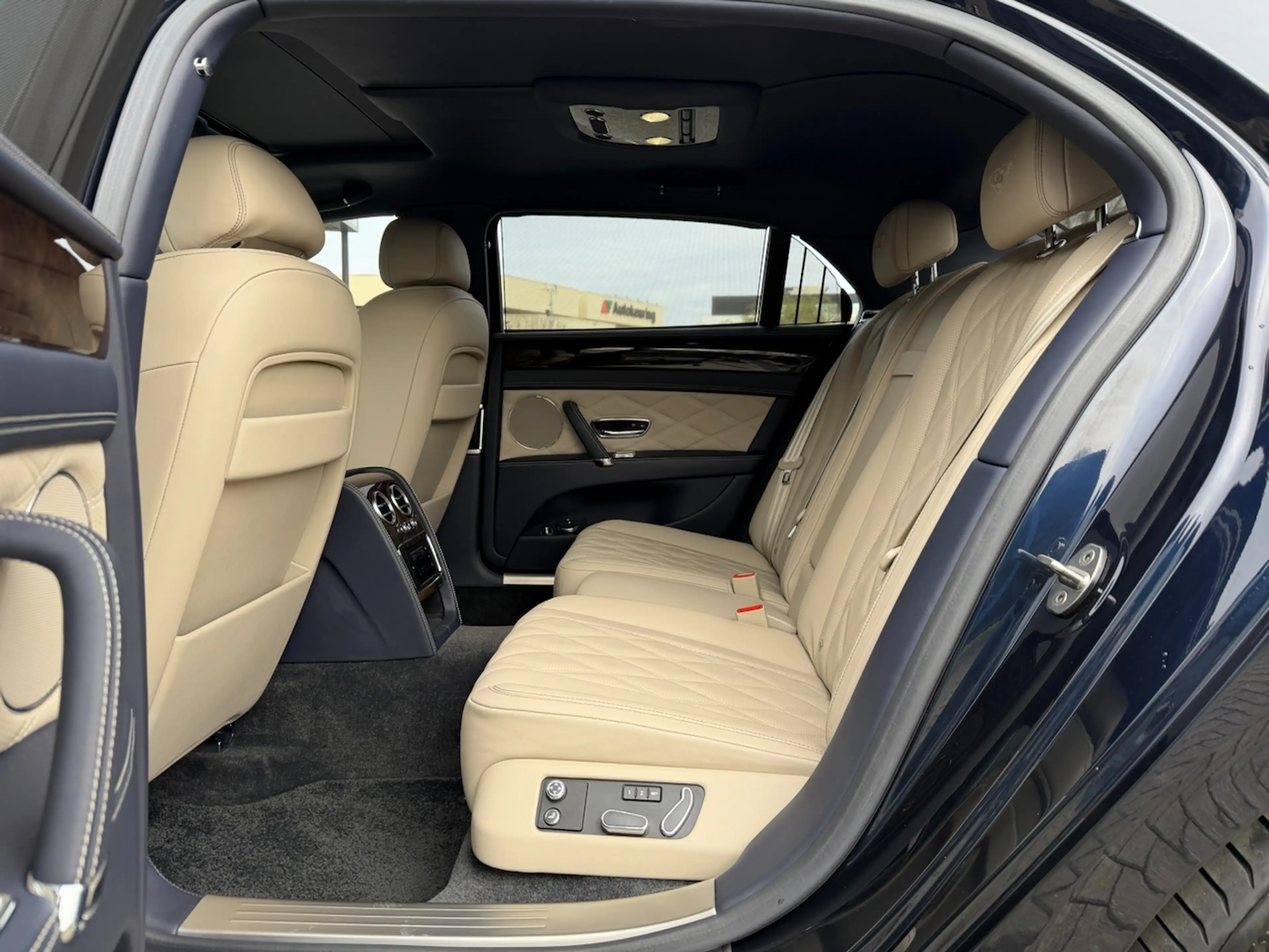 Bentley Flying Spur 4.0 V8 MULLINER FULL HISTORY — photo 9