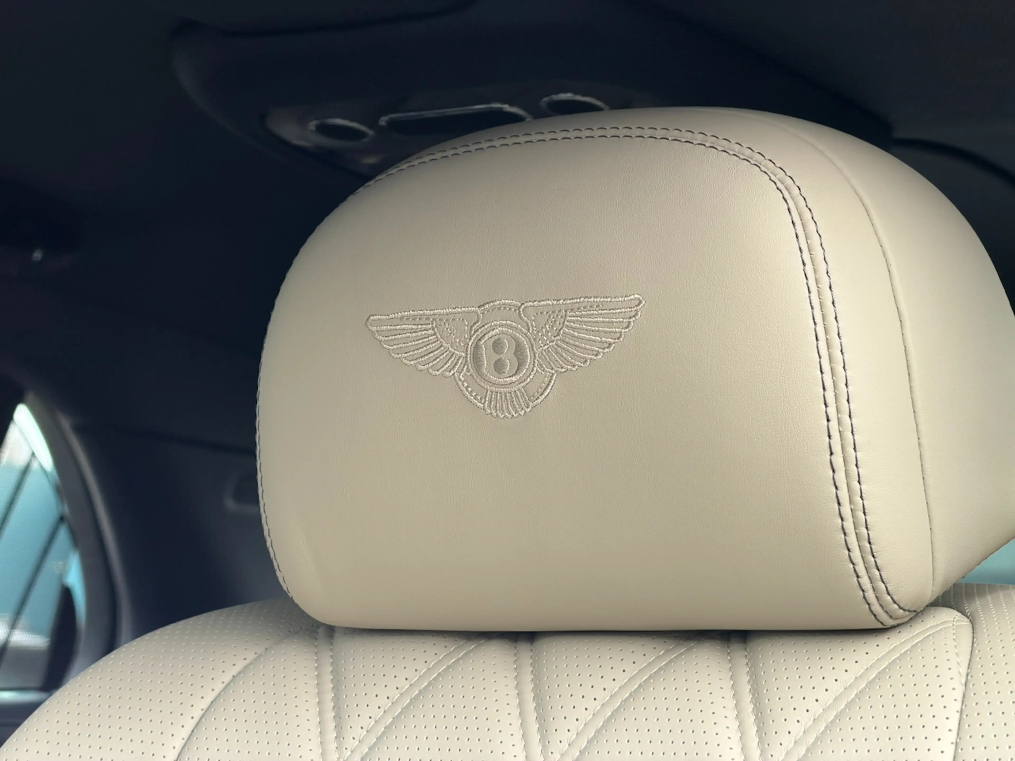 Bentley Flying Spur 4.0 V8 MULLINER FULL HISTORY — photo 11