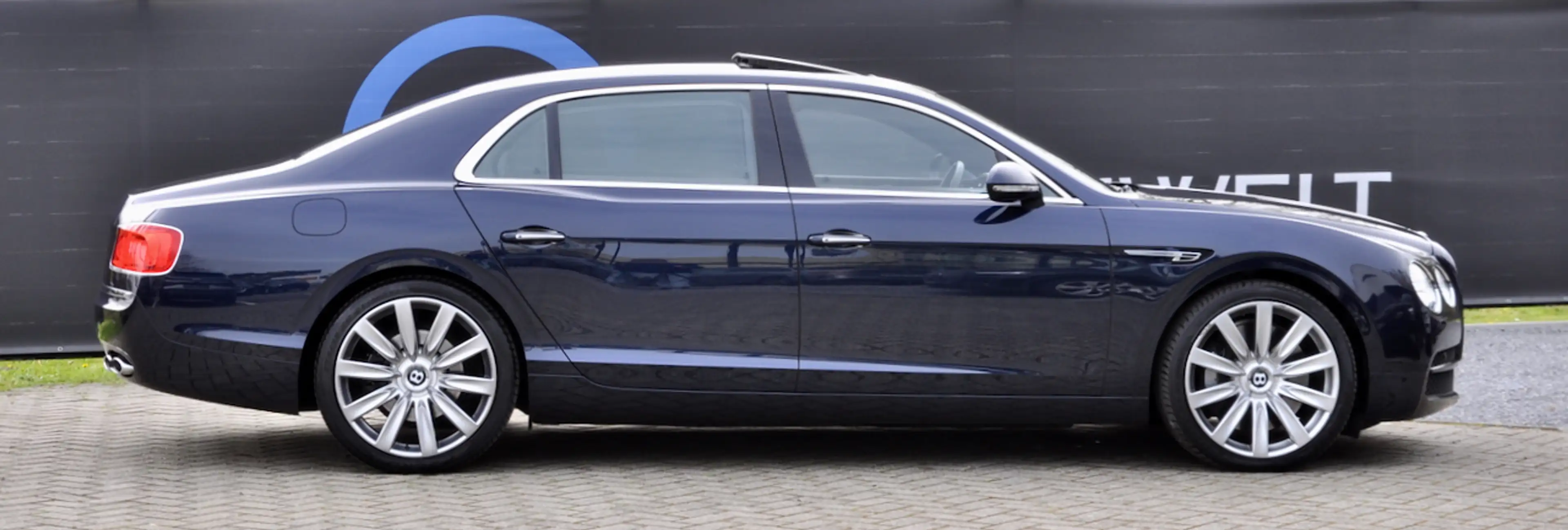 Bentley Flying Spur 4.0 V8 MULLINER FULL HISTORY — photo 2