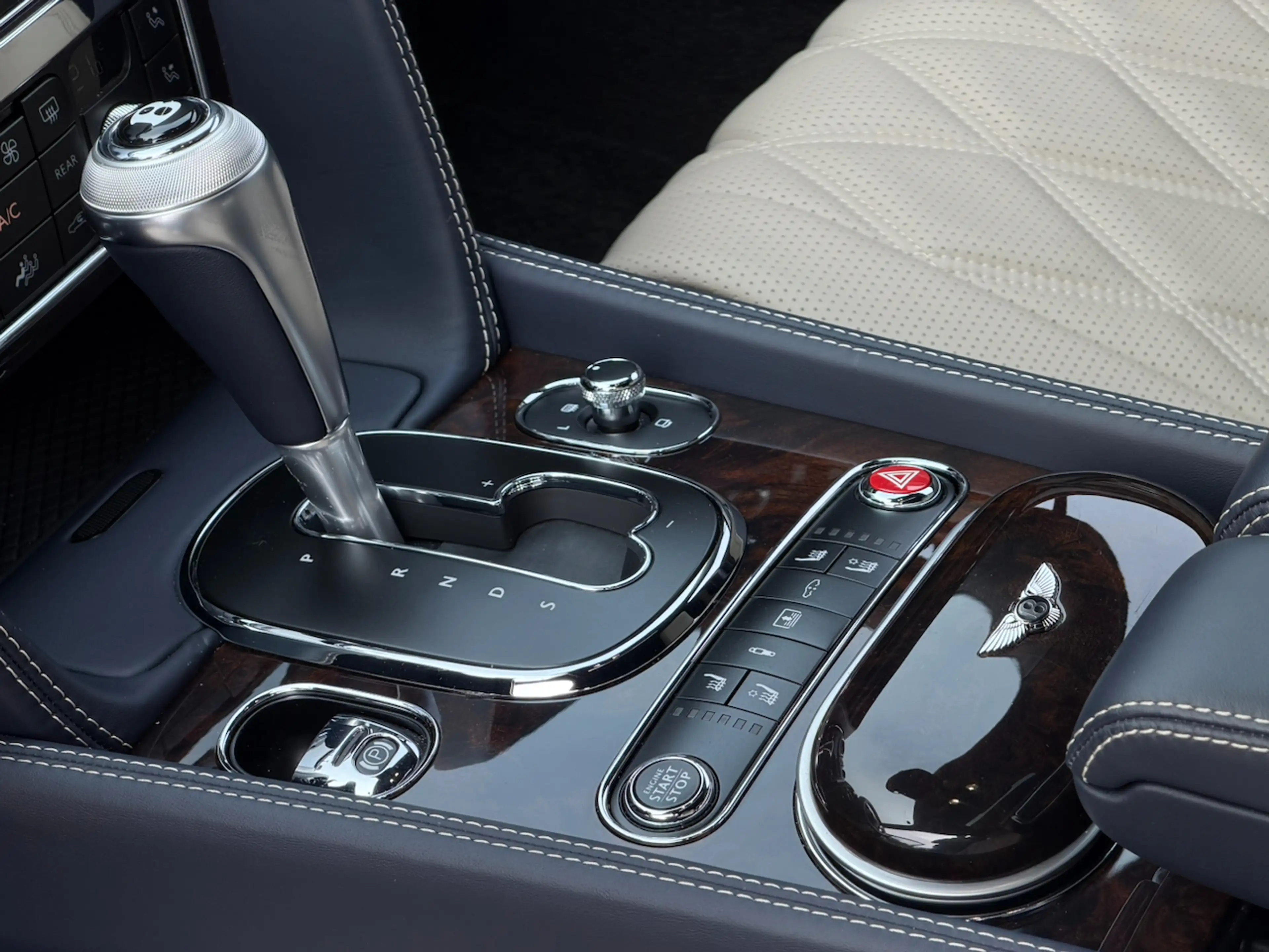 Bentley Flying Spur 4.0 V8 MULLINER FULL HISTORY — photo 13