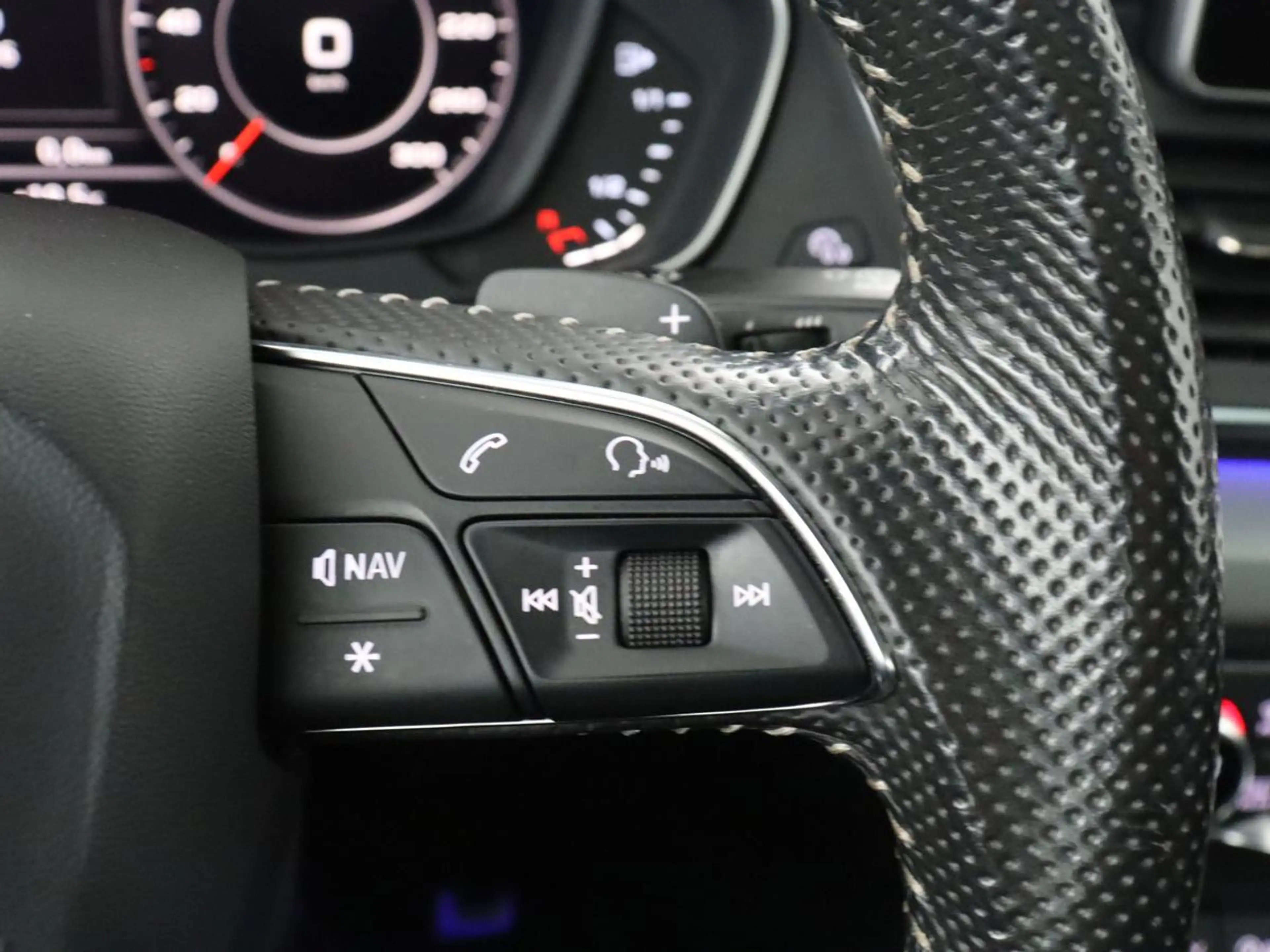 Audi Q5 2.0 TFSI quattro S-Line Launch Edition | Panoramad — photo 19