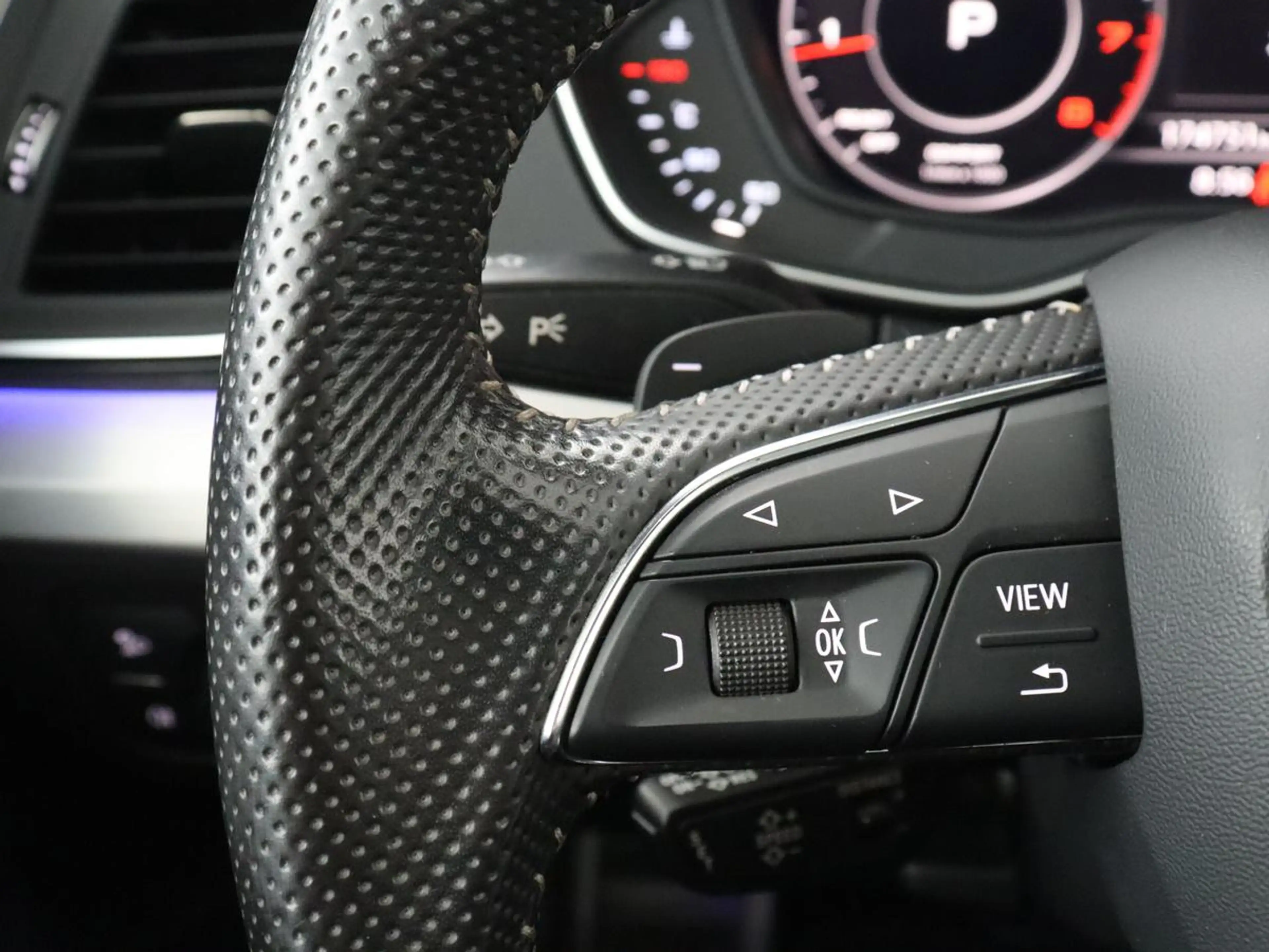 Audi Q5 2.0 TFSI quattro S-Line Launch Edition | Panoramad — photo 18