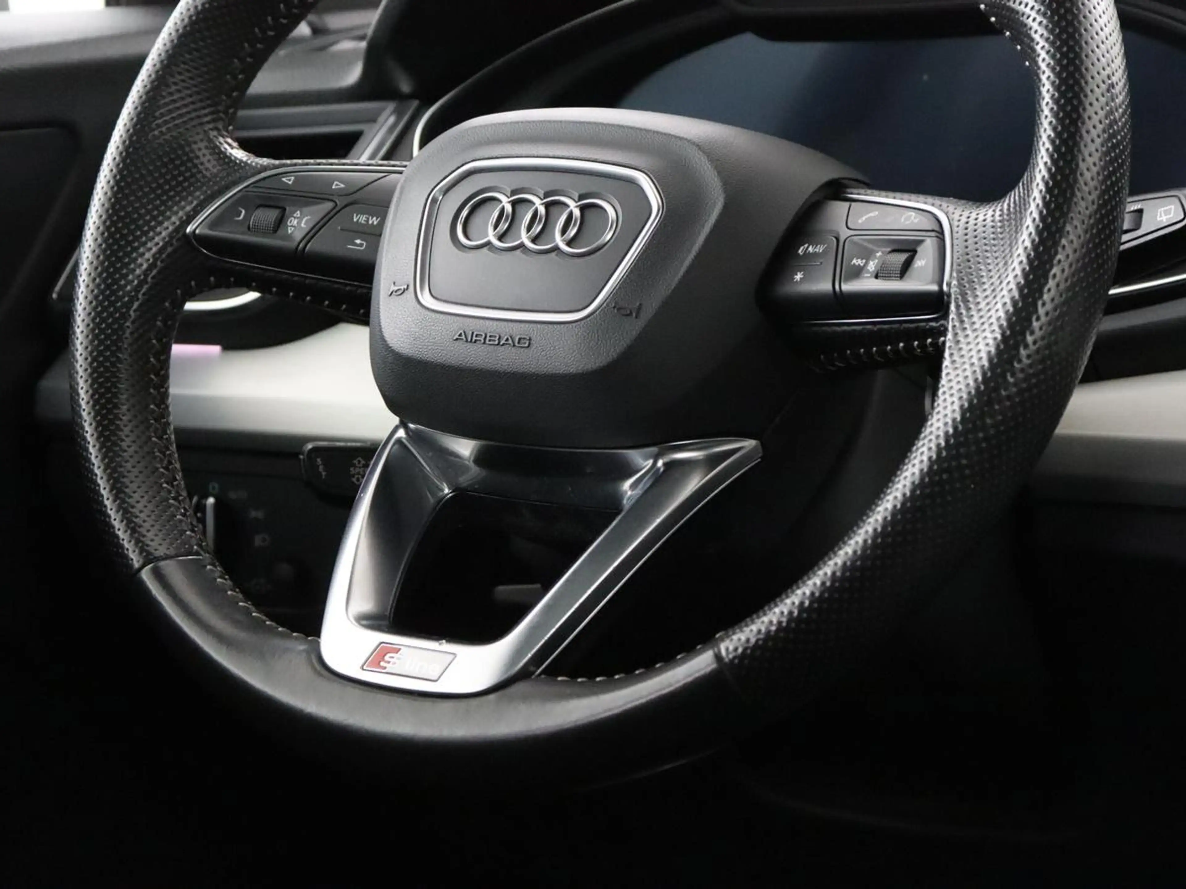 Audi Q5 2.0 TFSI quattro S-Line Launch Edition | Panoramad — photo 8