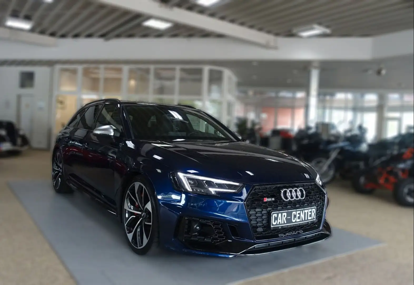 Audi RS4 2.9 TFSI; NAV 280 Matrix DRC PANO KAM 1.HD Blau - 1