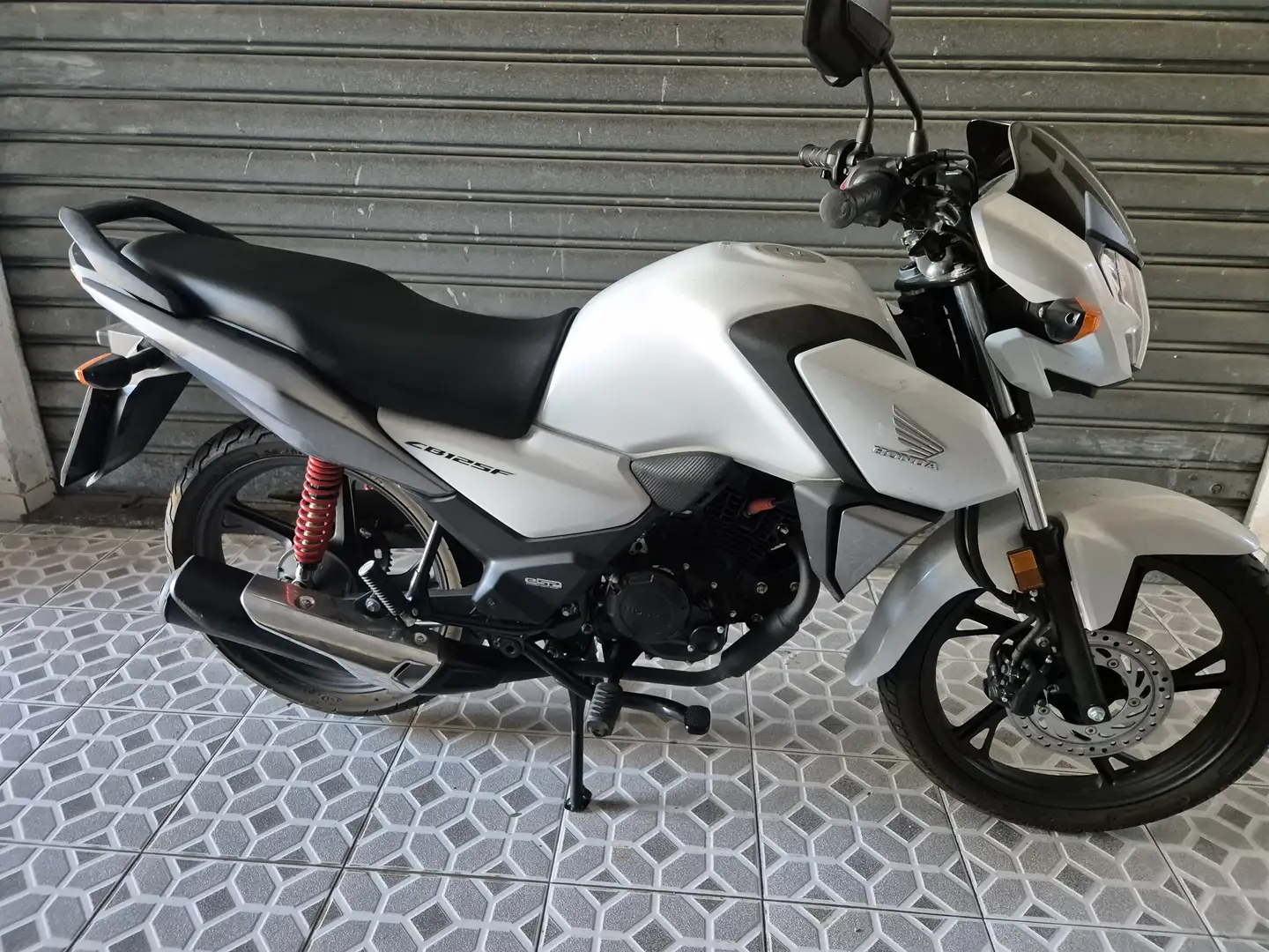 Honda CB 125 F Blanco - 1