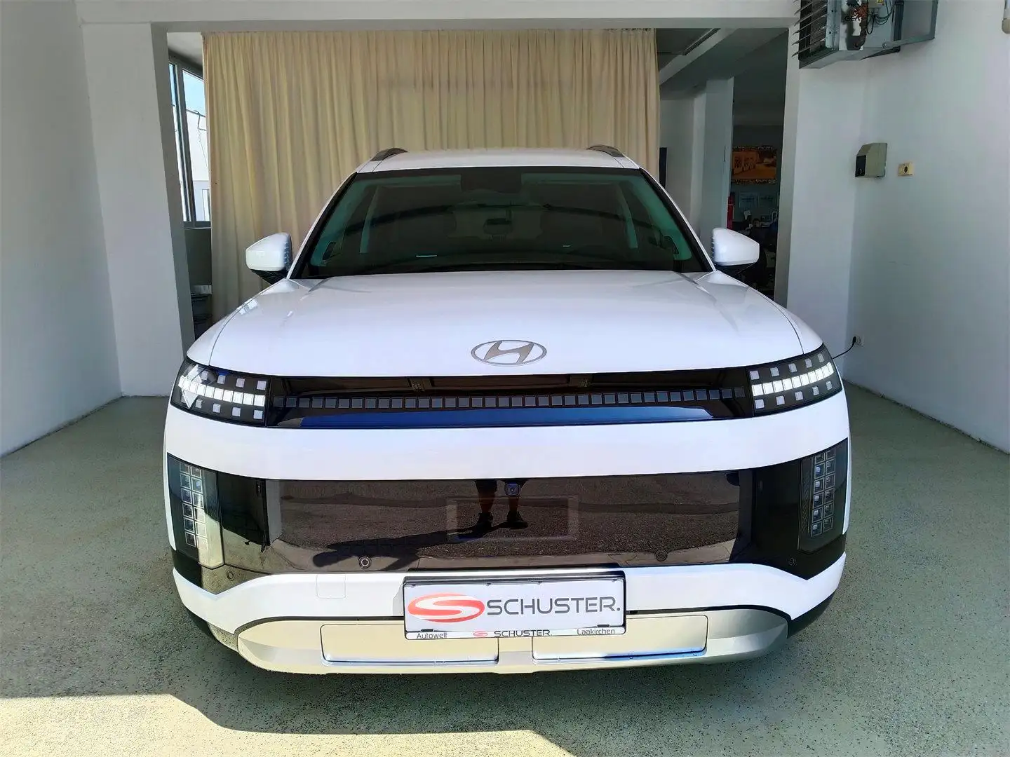 Hyundai IONIQ 9 Prestige Line 110 kWh 4WD 96p72-O2 Белый - 2