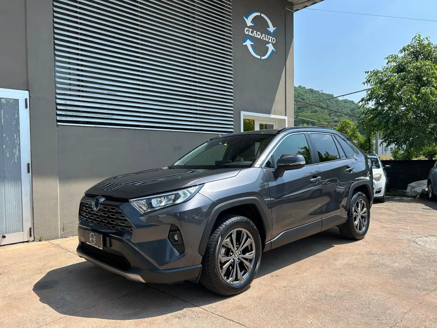 Toyota RAV 4 hybrid  2.5 HV 2WD Dynamic Šedá - 2
