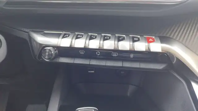 Peugeot 3008 view 13