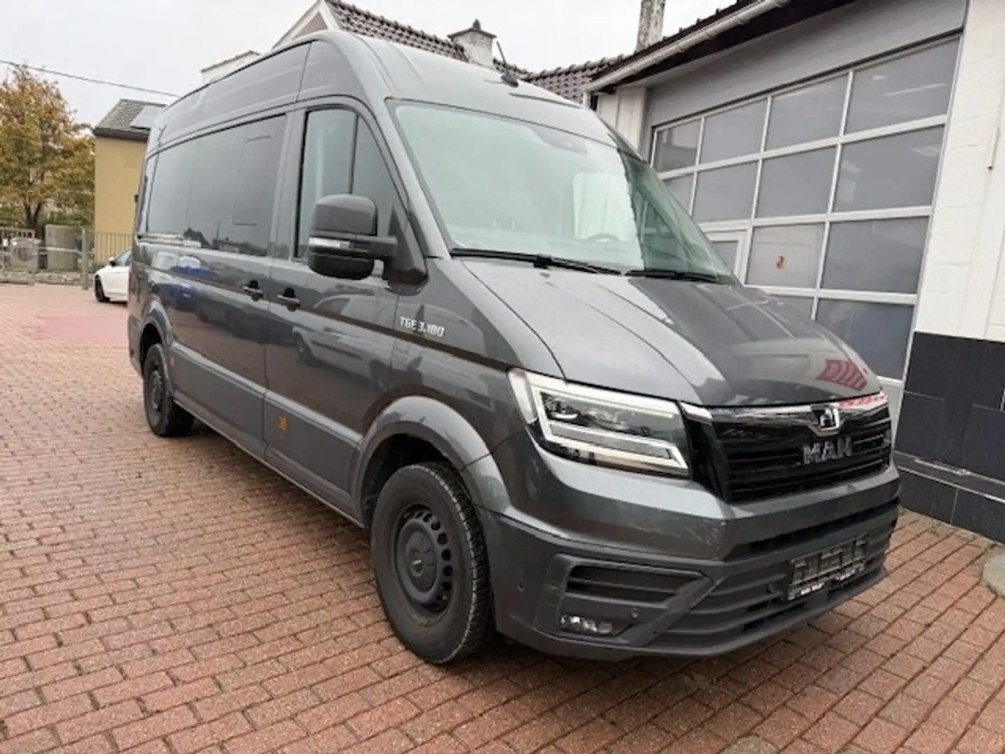 MAN TGE 3.180 minibus 9 places,automatique, airco, euro 6d Gris - 1