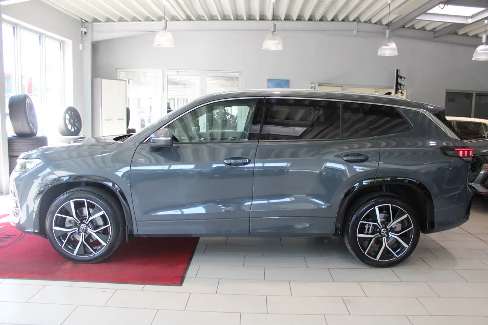 Volkswagen Tayron 2.0 TDI 4Motion R-Line 75.000 NP *7-SITZER/AHK/PAN Gri - 2