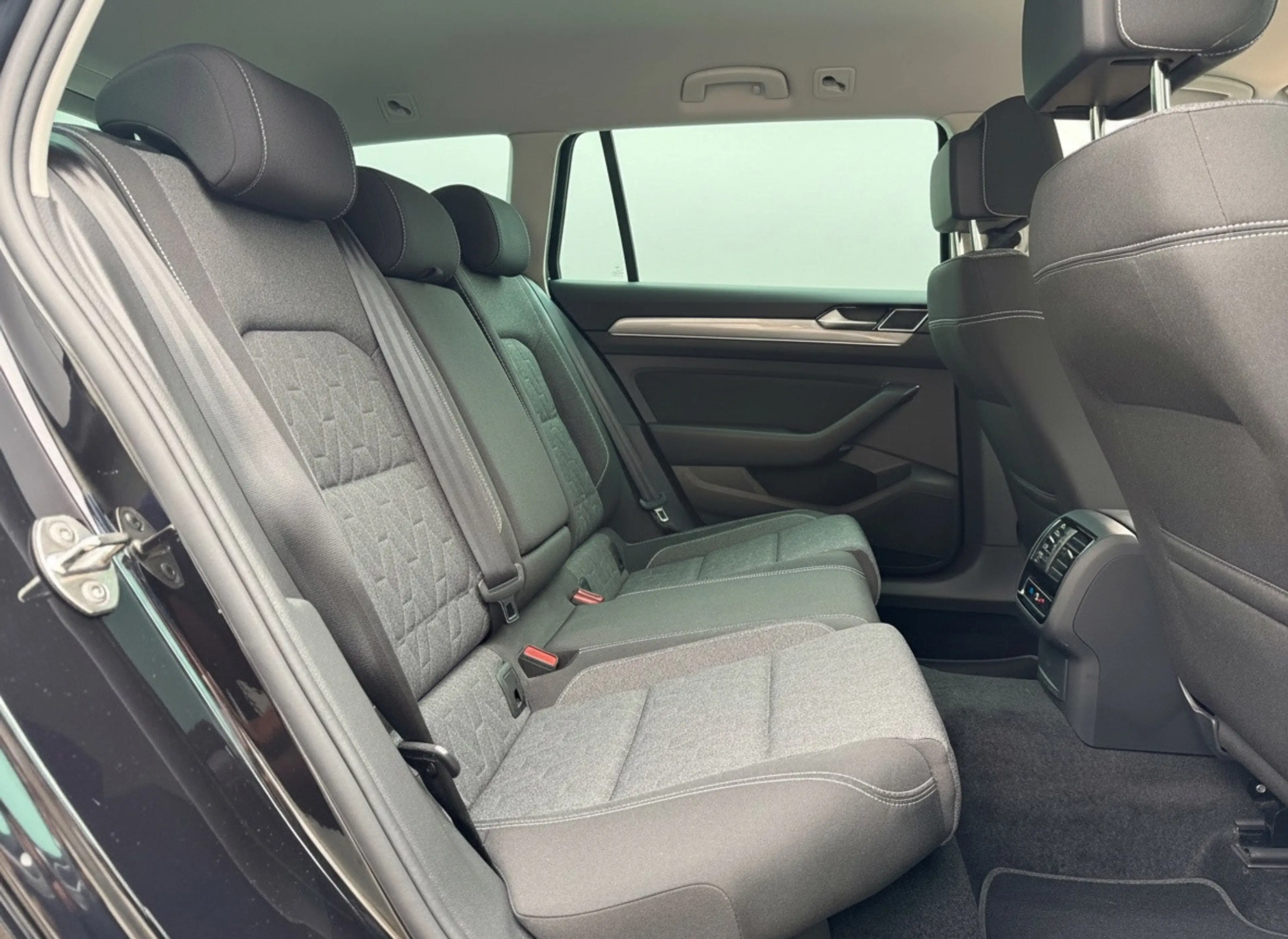 Volkswagen Passat Variant 1.4 TSI PHEV GTE Business SOH 93% — photo 13