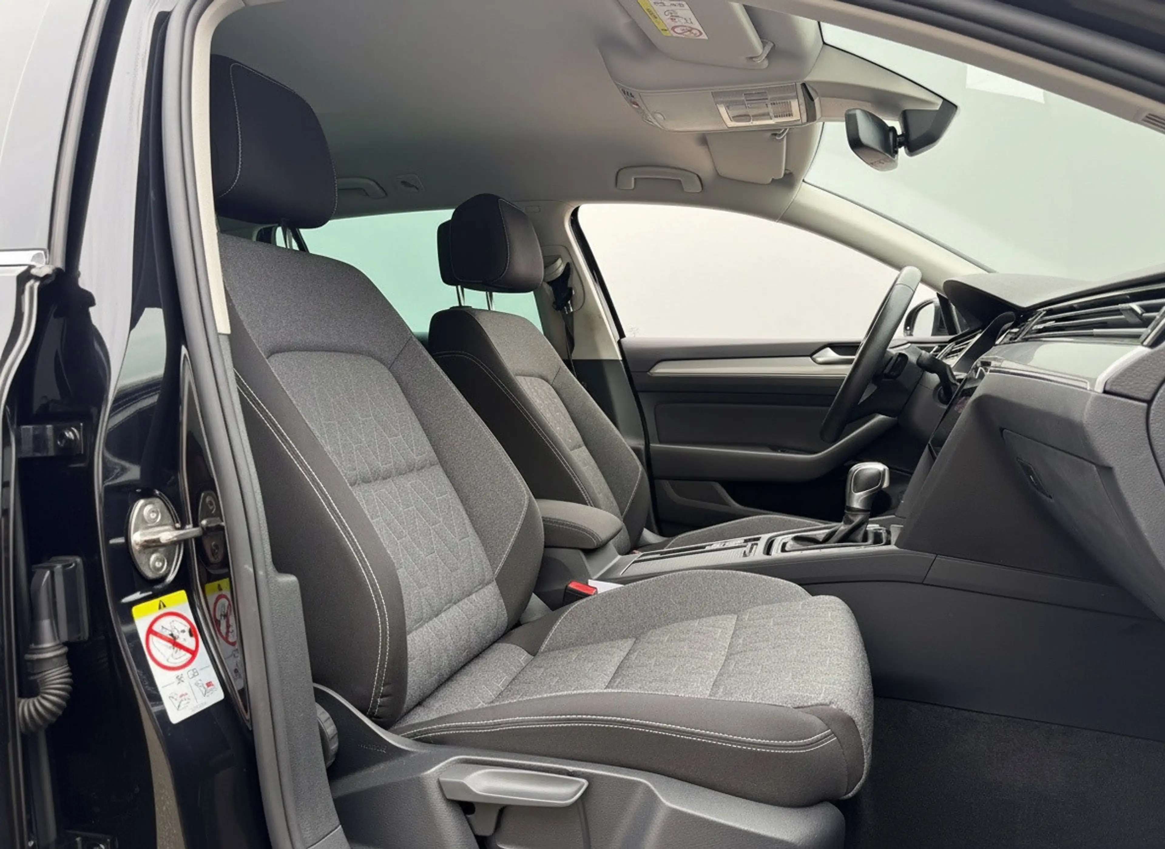 Volkswagen Passat Variant 1.4 TSI PHEV GTE Business SOH 93% — photo 15