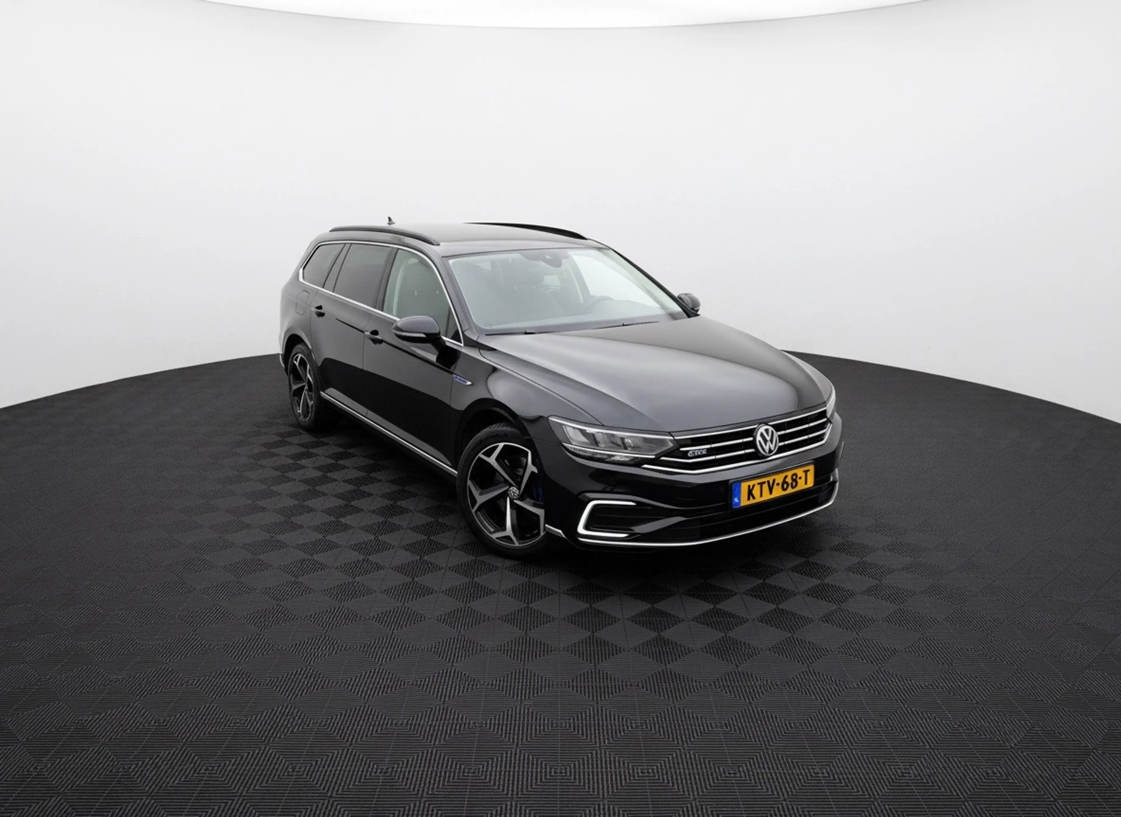 Volkswagen Passat Variant 1.4 TSI PHEV GTE Business SOH 93% — photo 2